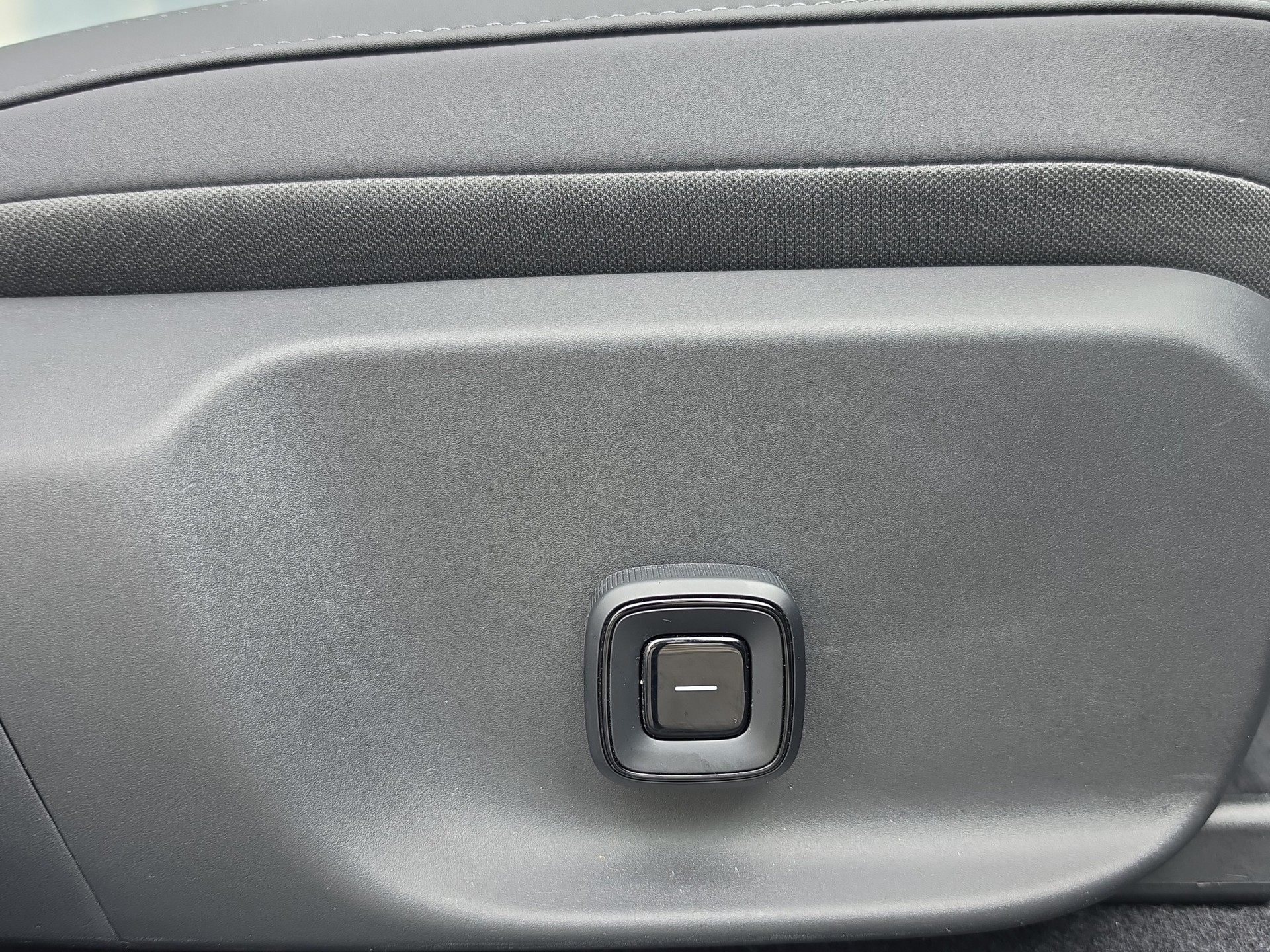 VOLVO EX30 E60 Twin Ultra Performance AWD-image-21