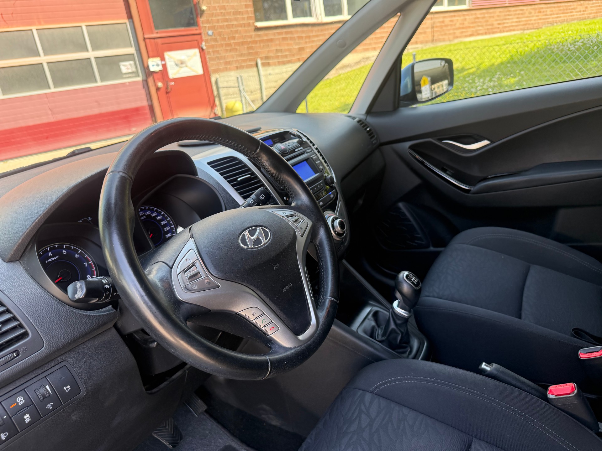 HYUNDAI iX20 1.6 Premium-image-7