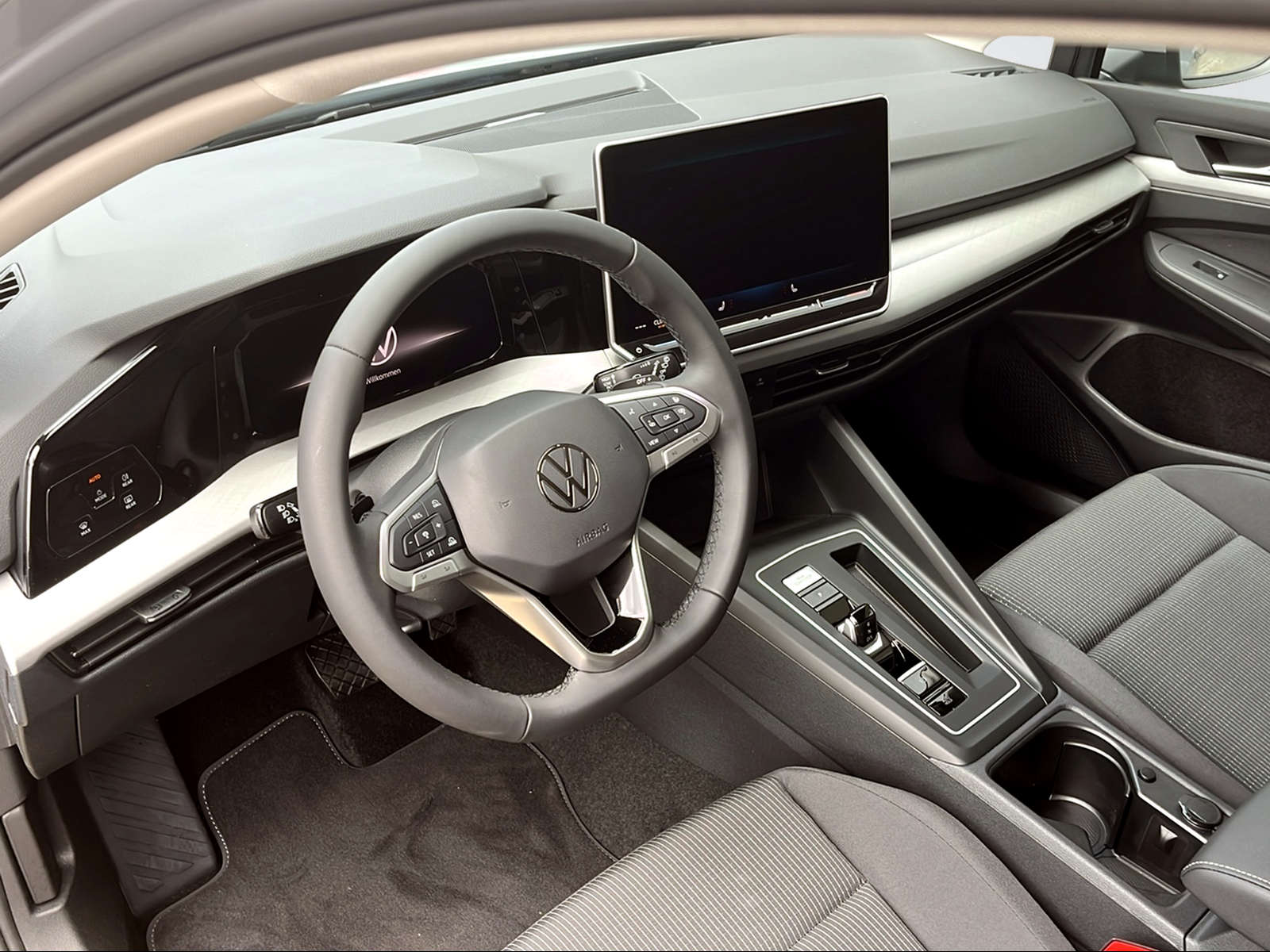 VW Golf VIII 1.5 eTSI Value DSG-image-10