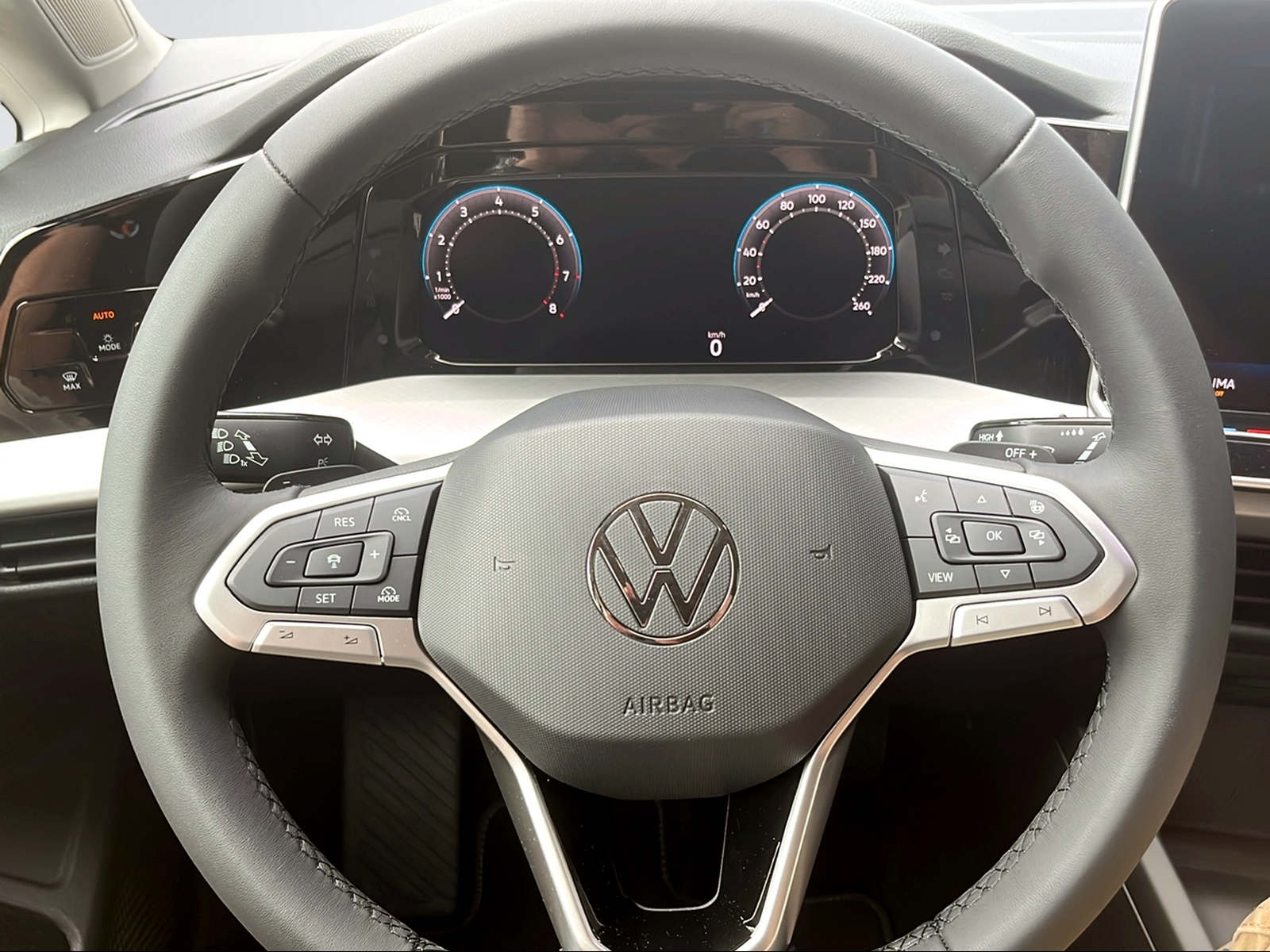 VW Golf VIII 1.5 eTSI Value DSG-image-11