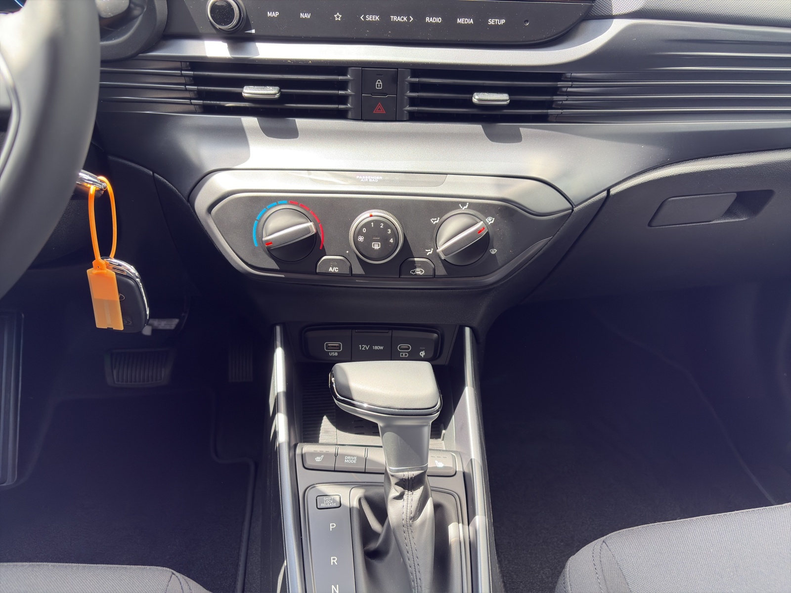 HYUNDAI i20 1.0 T-GDi Amplia-image-13