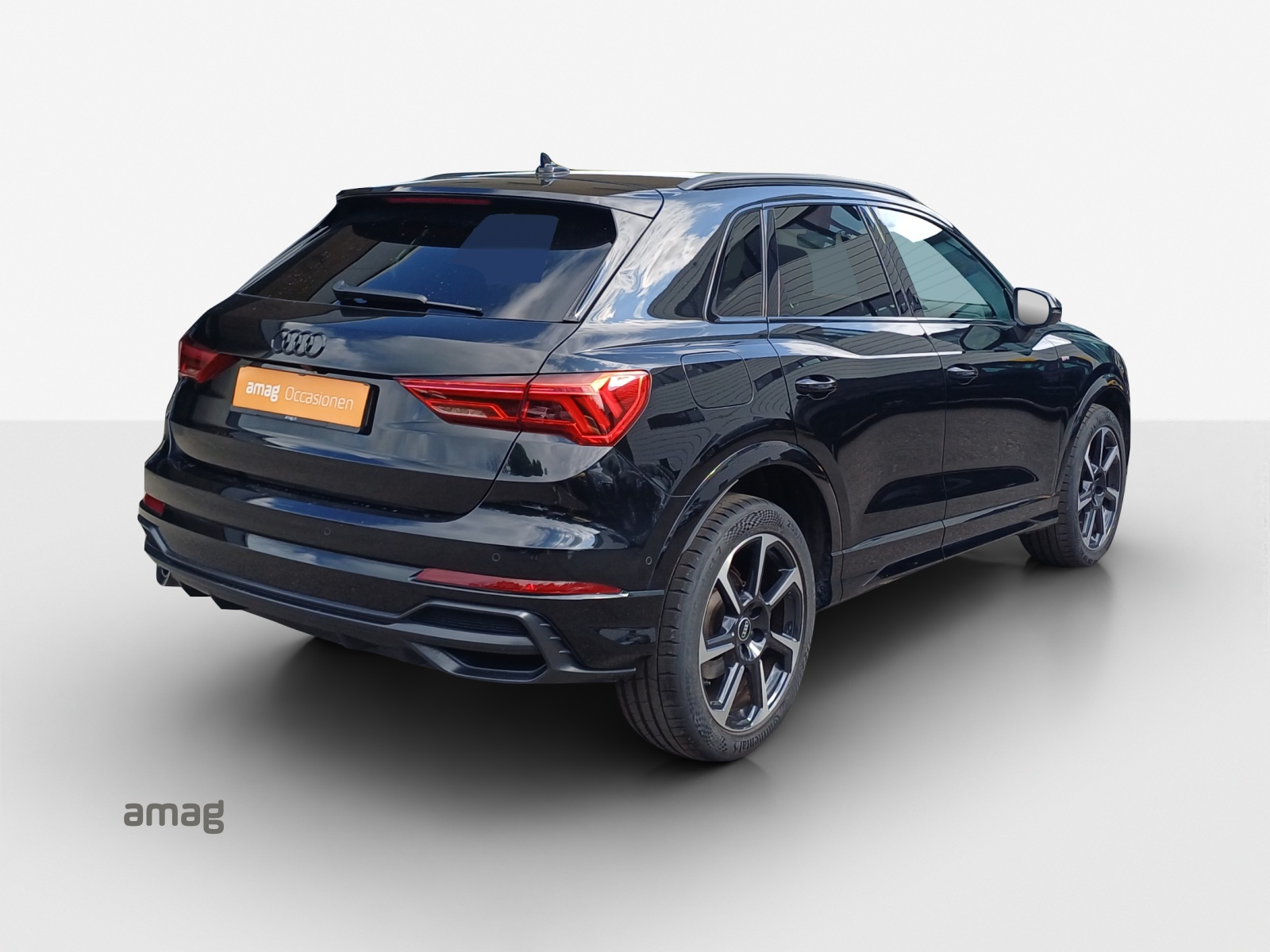 AUDI Q3 35 TFSI S line Attraction S-tronic-image-4