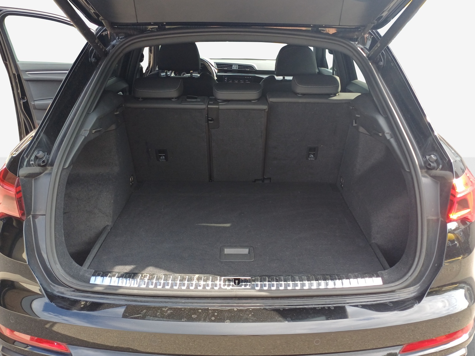 AUDI Q3 35 TFSI S line Attraction S-tronic-image-12