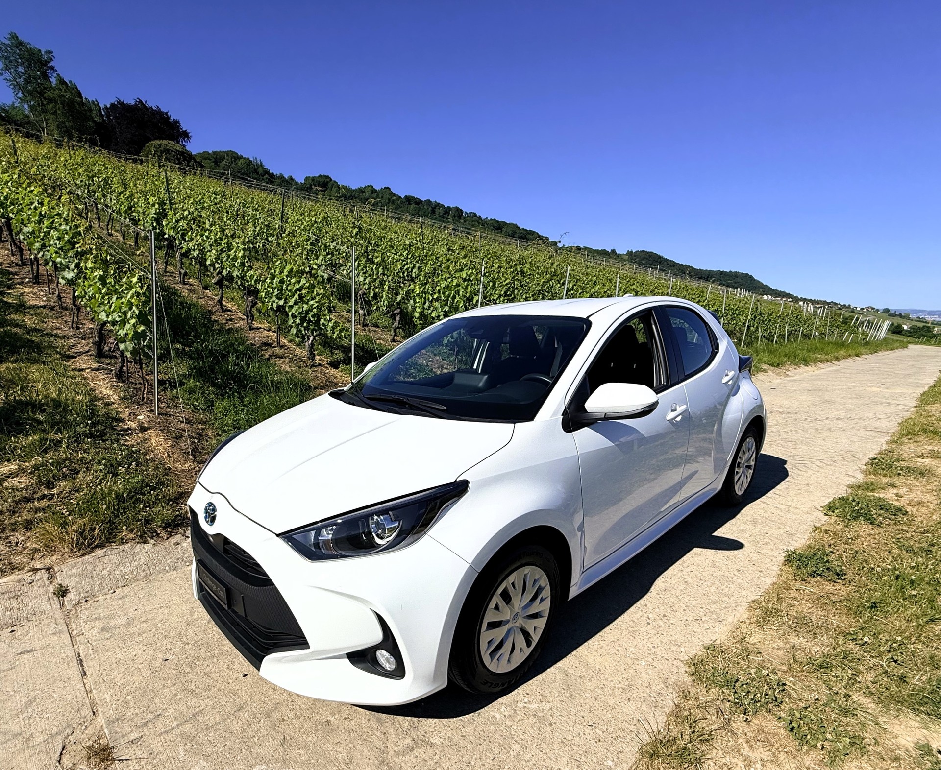TOYOTA Yaris 1.5 Comfort e-CVT-image-0