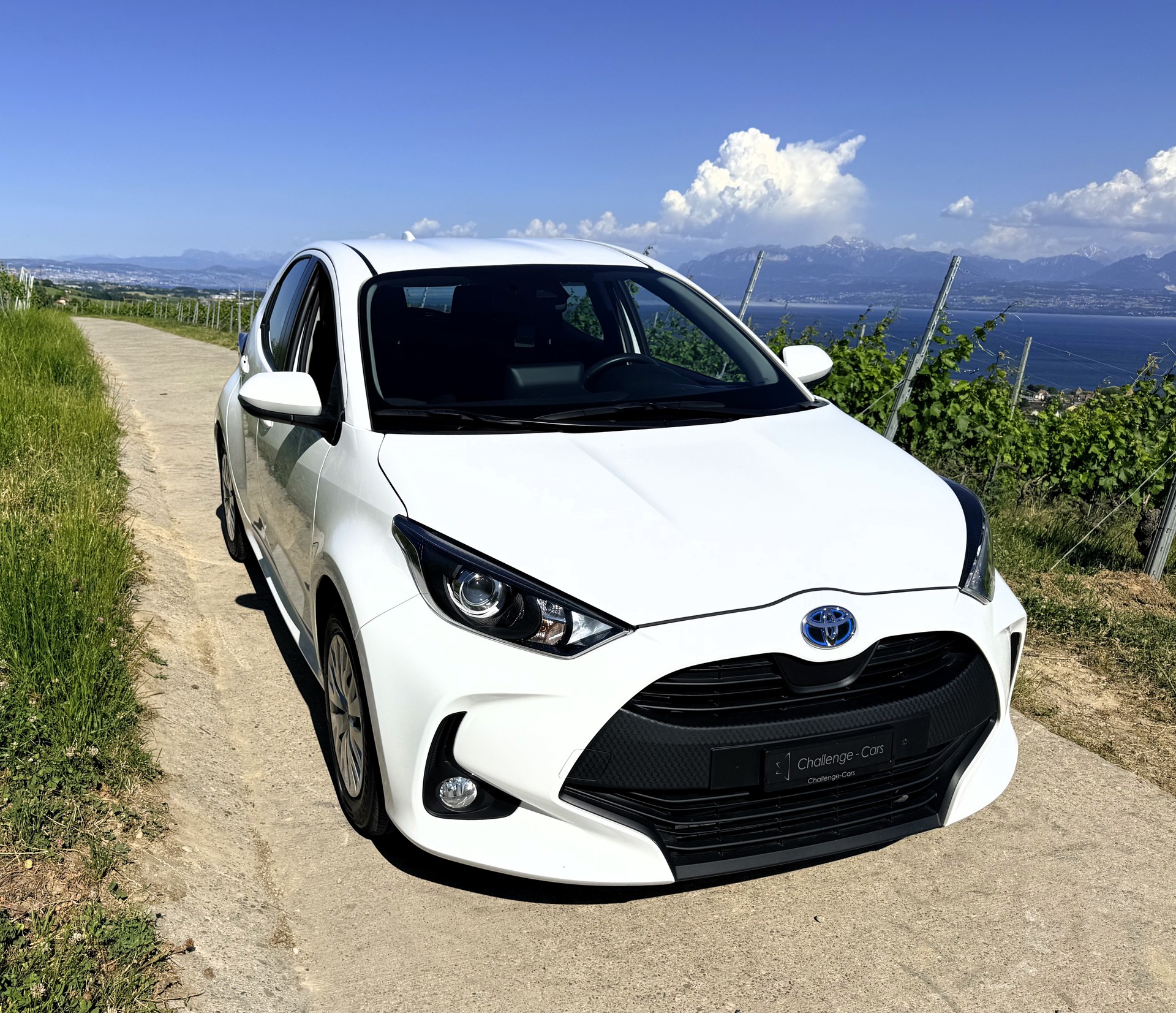 TOYOTA Yaris 1.5 Comfort e-CVT-image-3