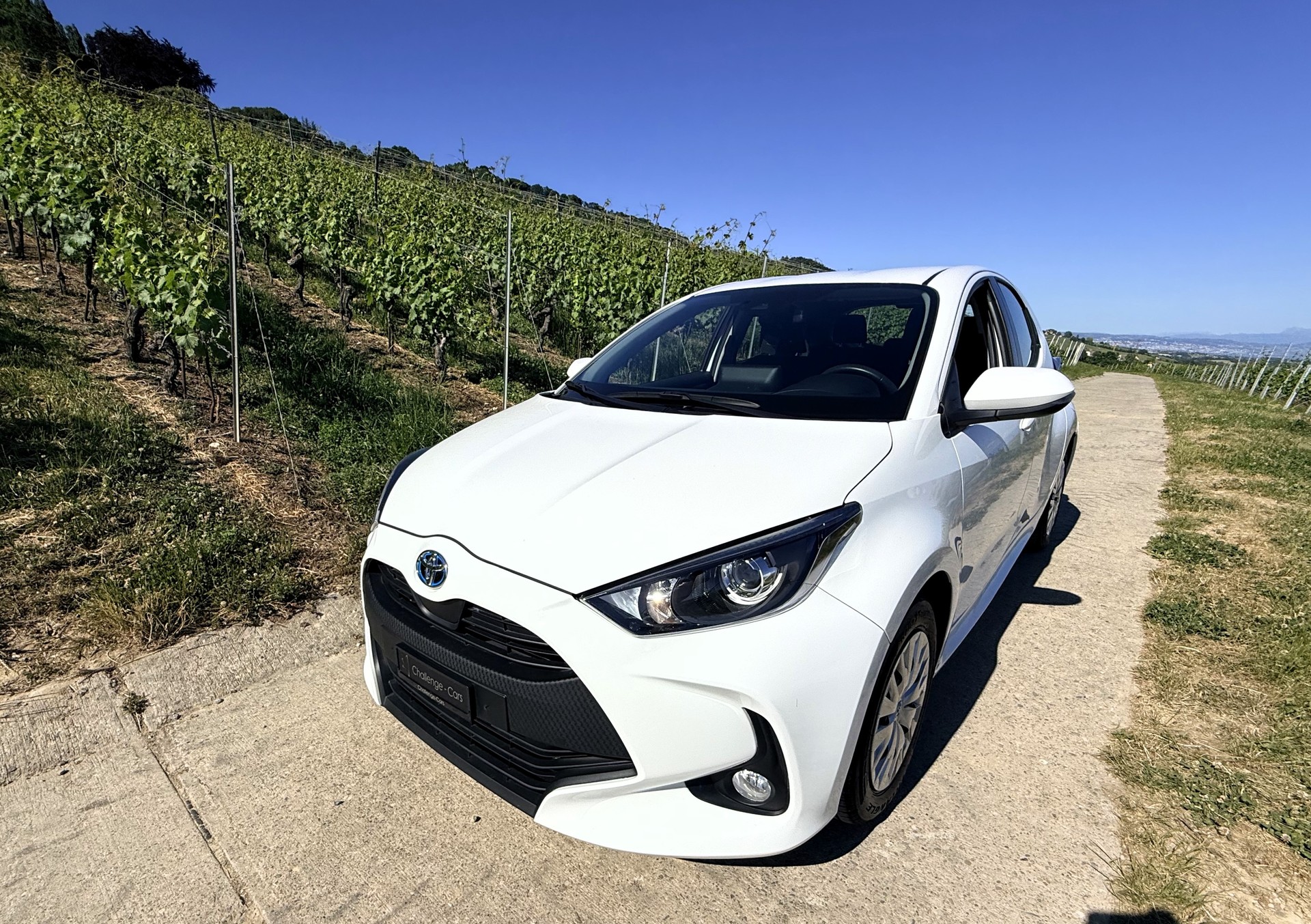 TOYOTA Yaris 1.5 Comfort e-CVT-image-1