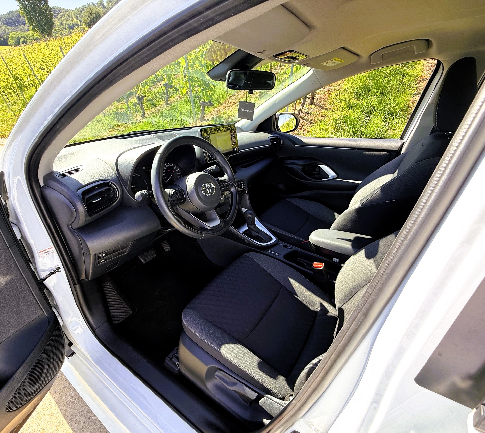 TOYOTA Yaris 1.5 Comfort e-CVT-image-15