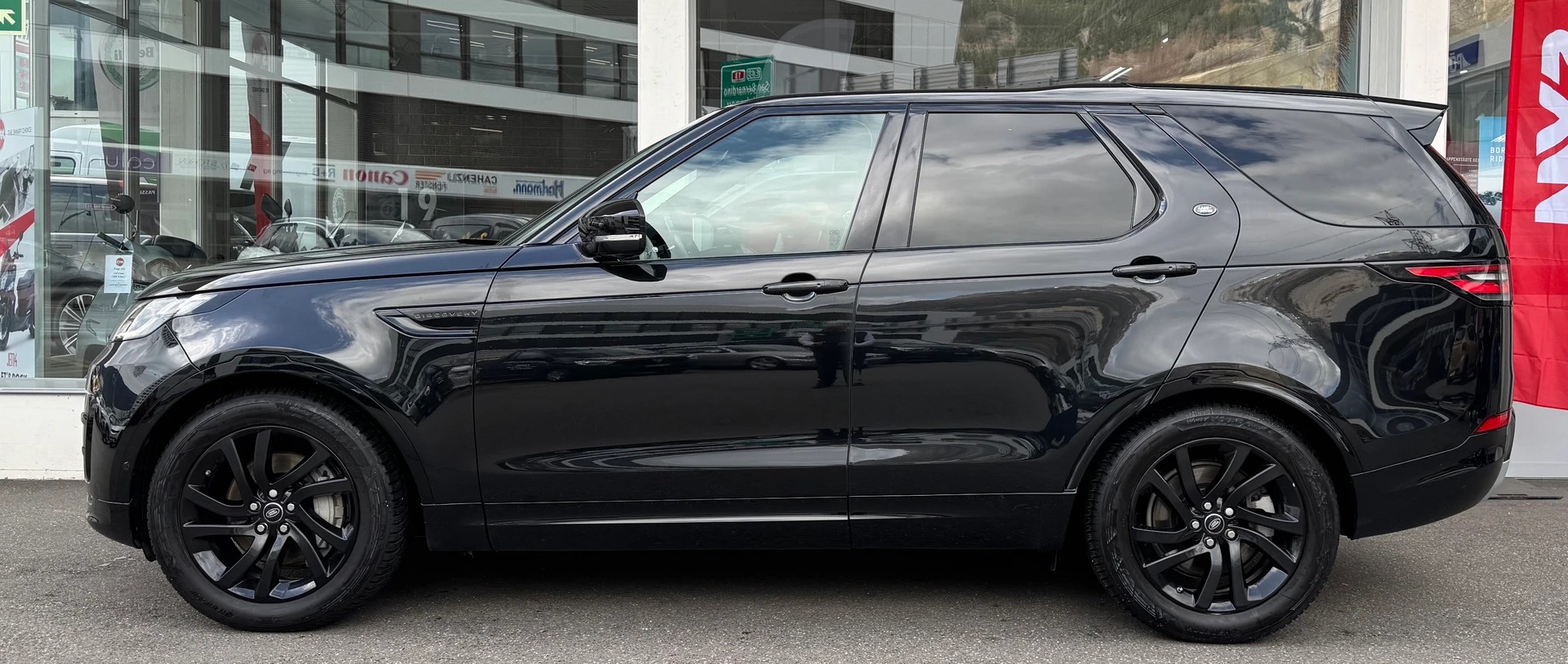 LAND ROVER Discovery 3.0 SDV6 Landmark Edition 7-Plätzer-showroom-element-2