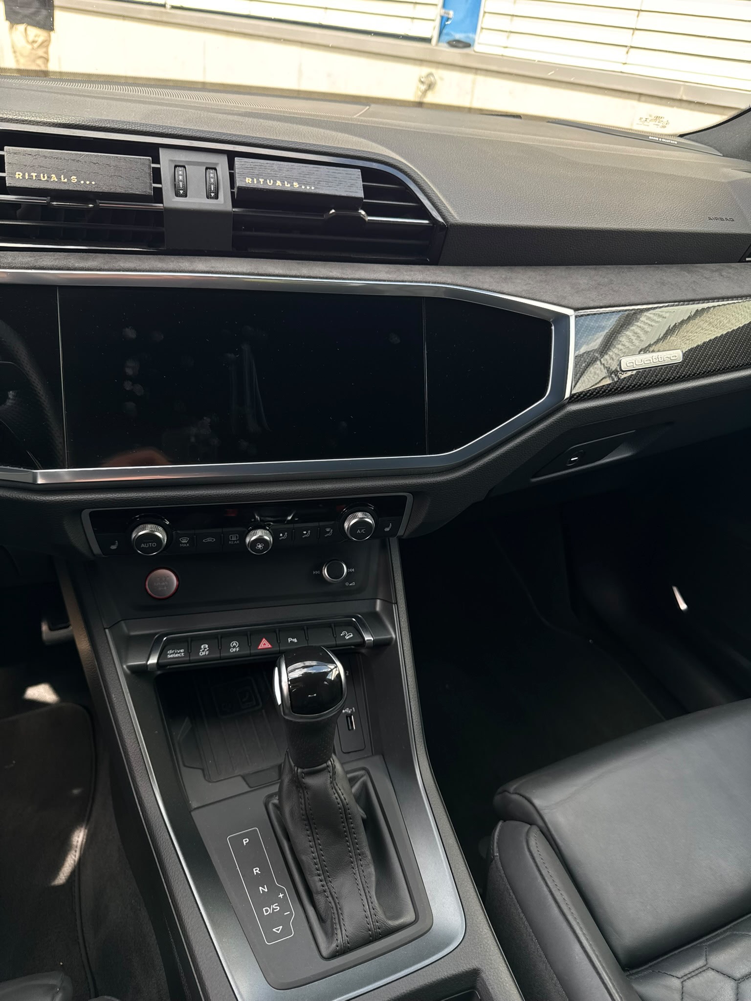 AUDI RS Q3 Sportback quattro S tronic-image-25