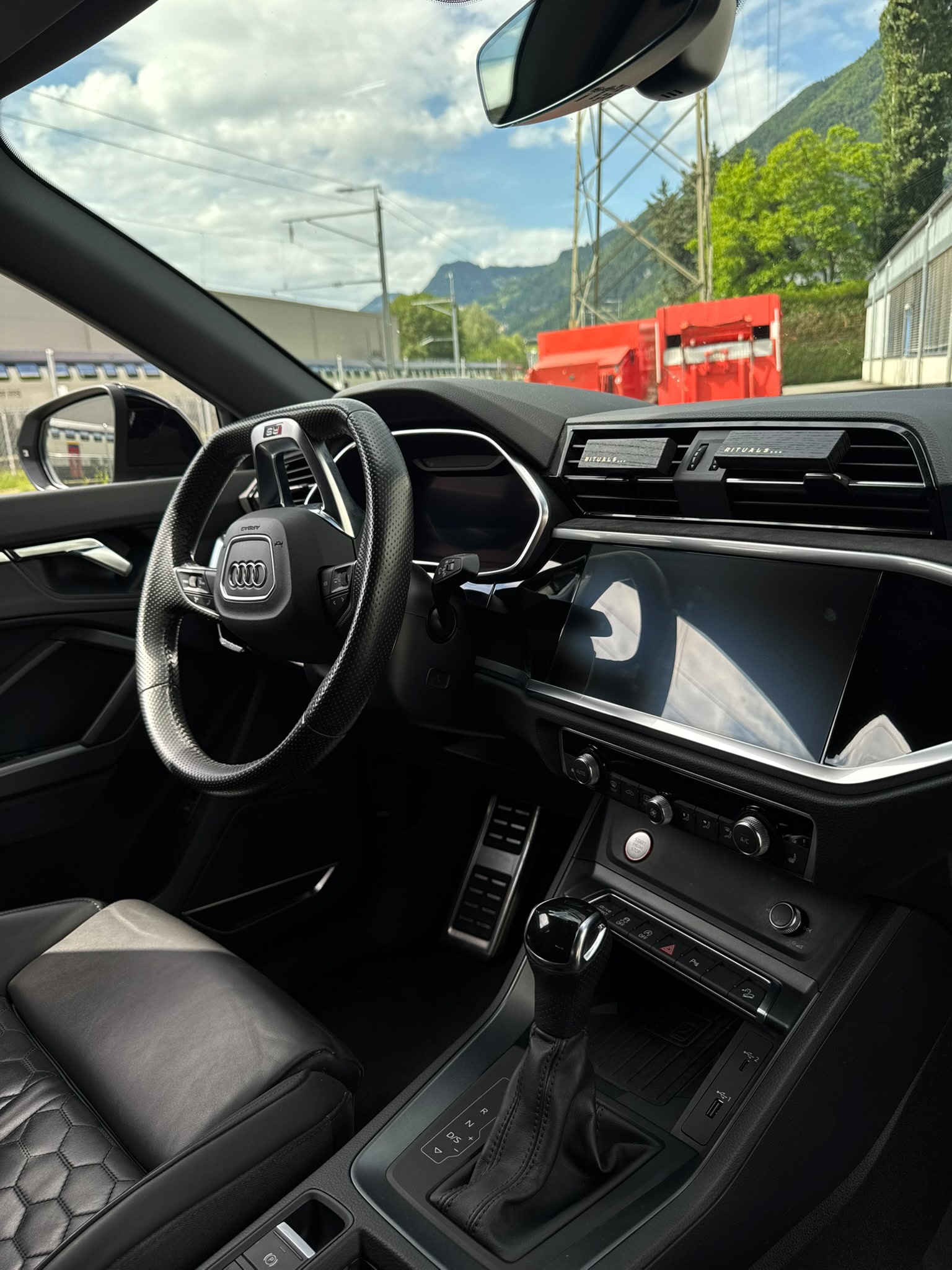 AUDI RS Q3 Sportback quattro S tronic-image-23