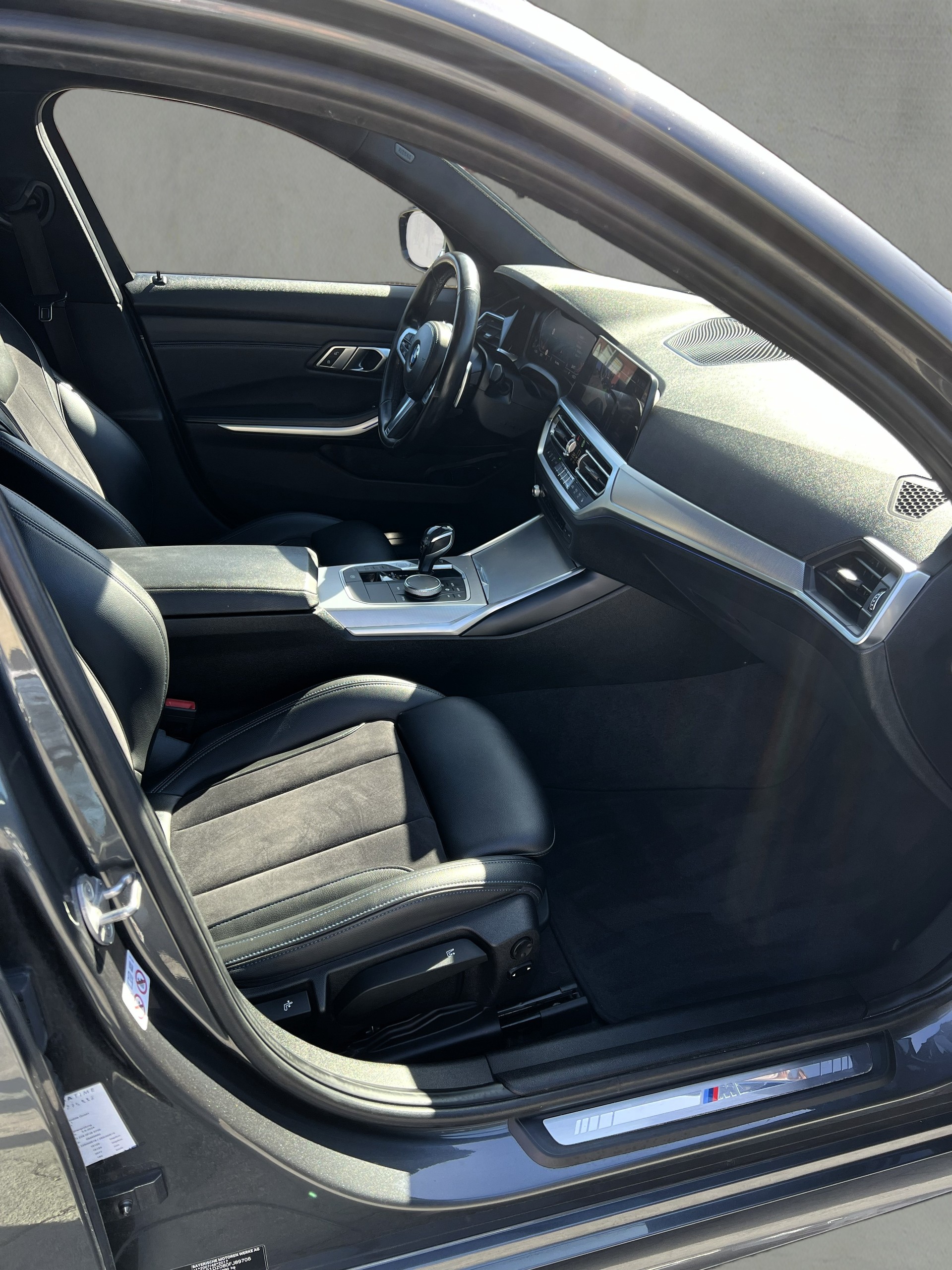 BMW 320d xDrive 48V Touring M Sport Steptronic-image-14