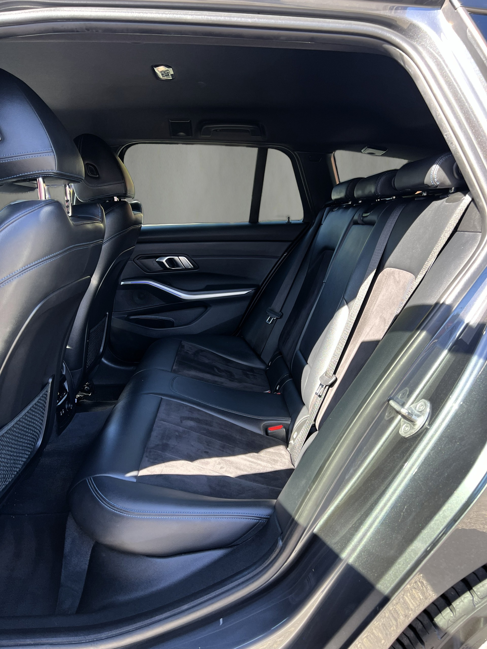 BMW 320d xDrive 48V Touring M Sport Steptronic-image-13