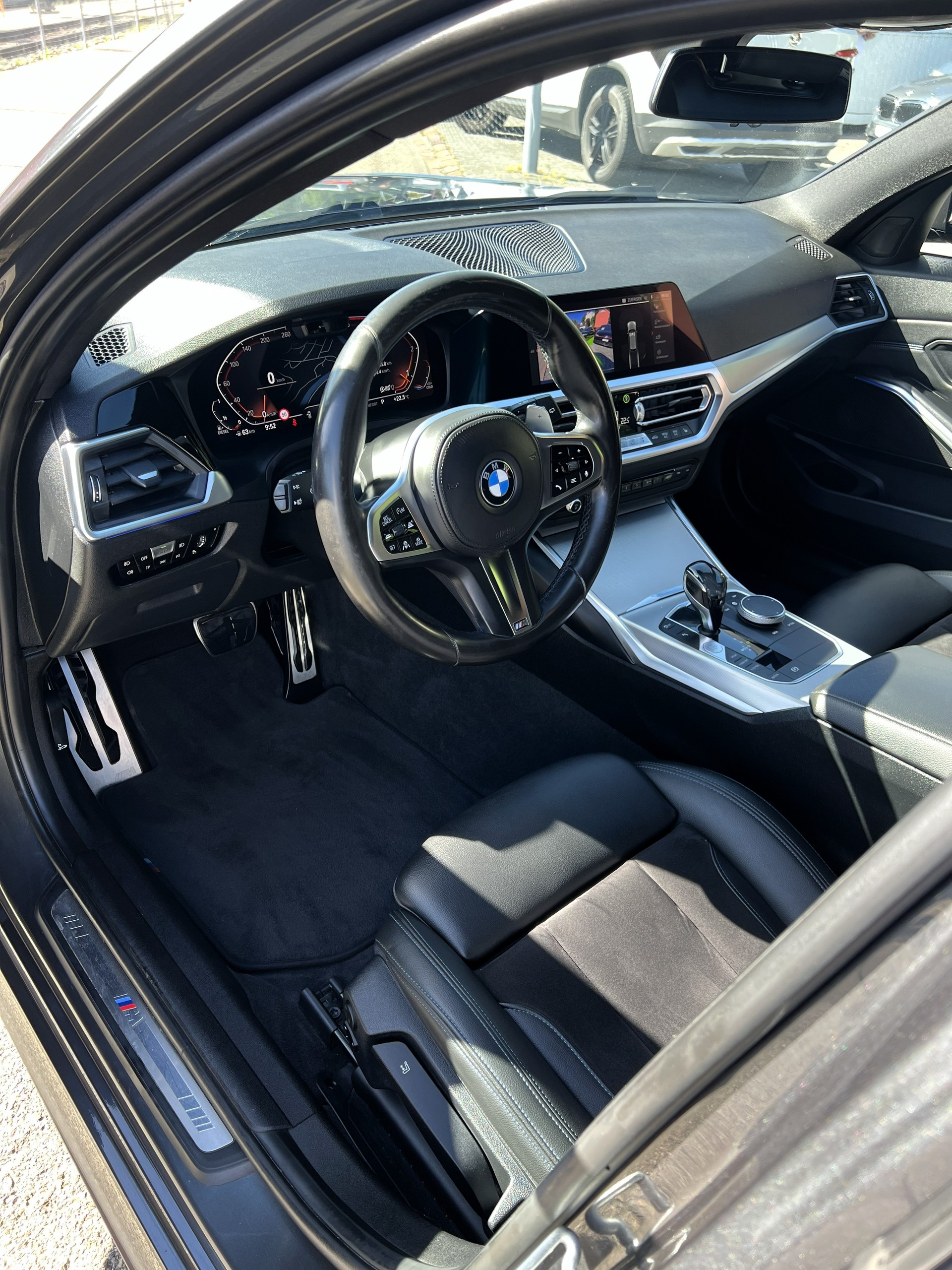BMW 320d xDrive 48V Touring M Sport Steptronic-image-16
