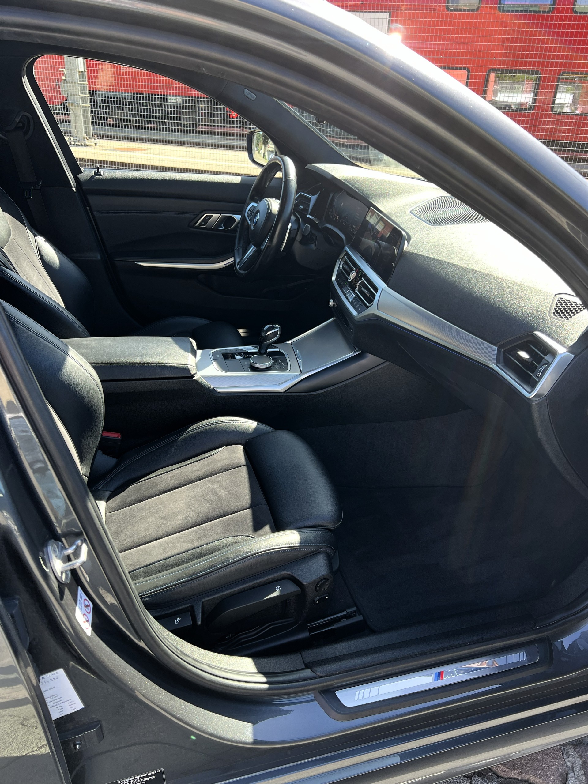 BMW 320d xDrive 48V Touring M Sport Steptronic-image-14