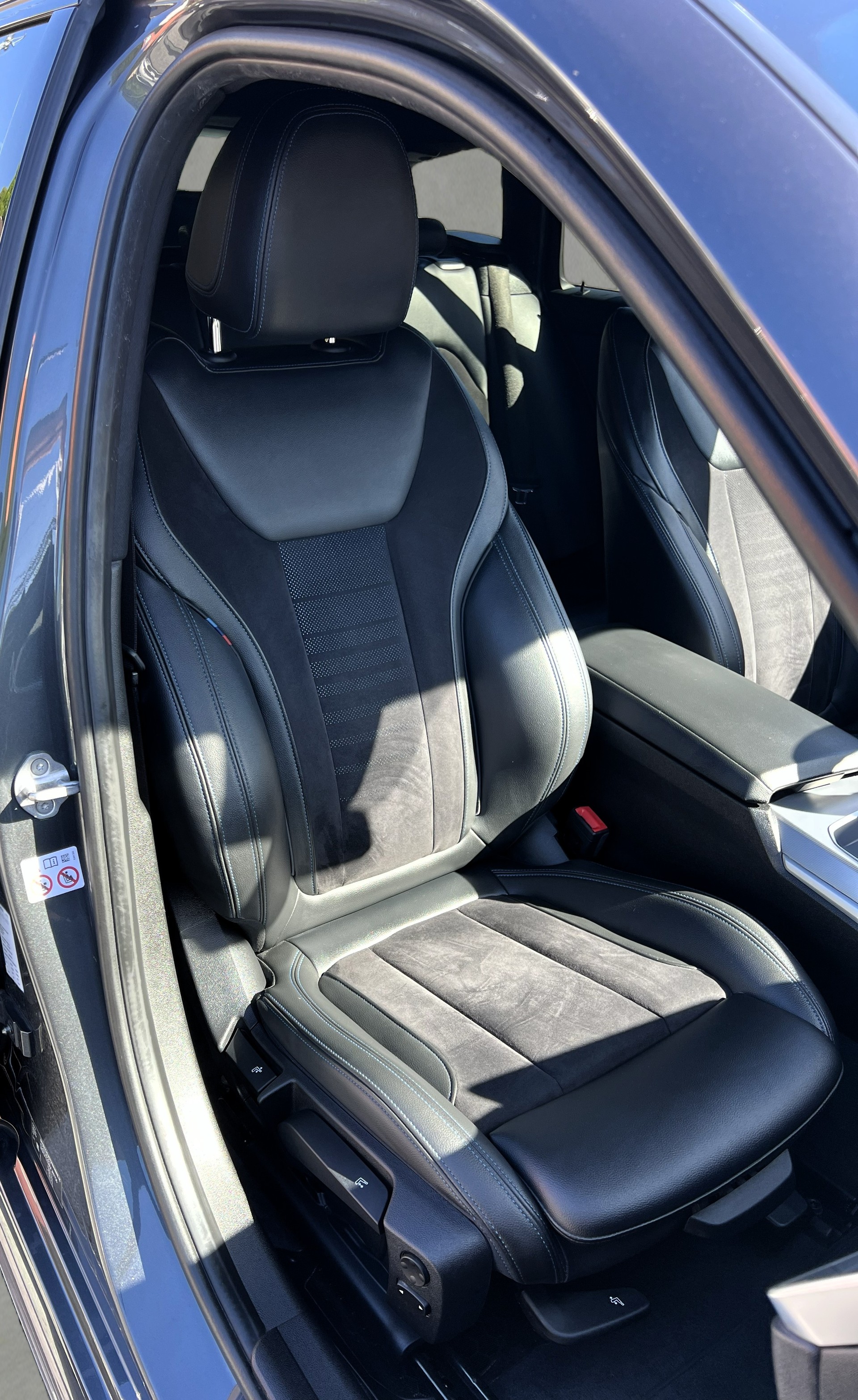BMW 320d xDrive 48V Touring M Sport Steptronic-image-15
