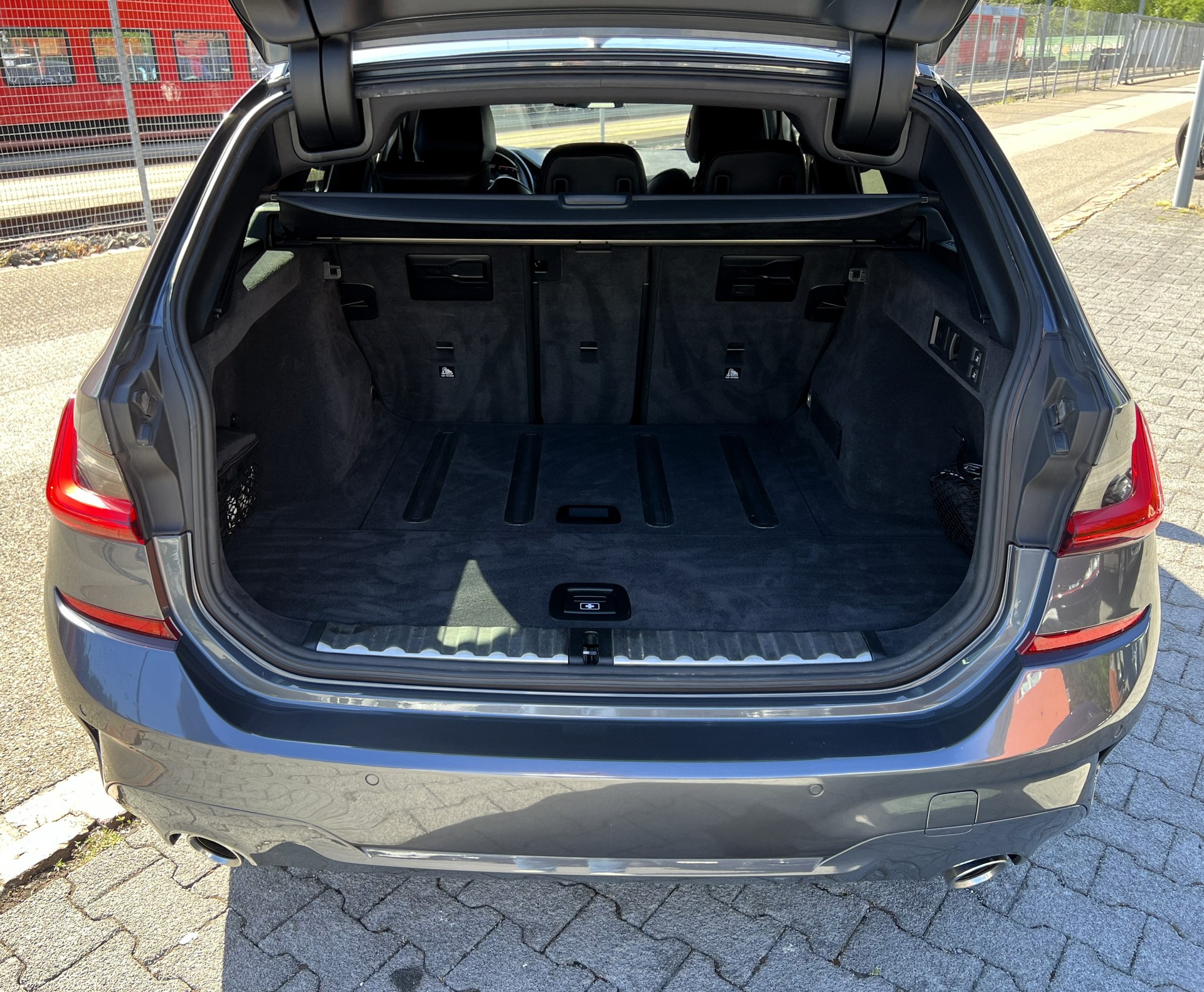BMW 320d xDrive 48V Touring M Sport Steptronic-image-12