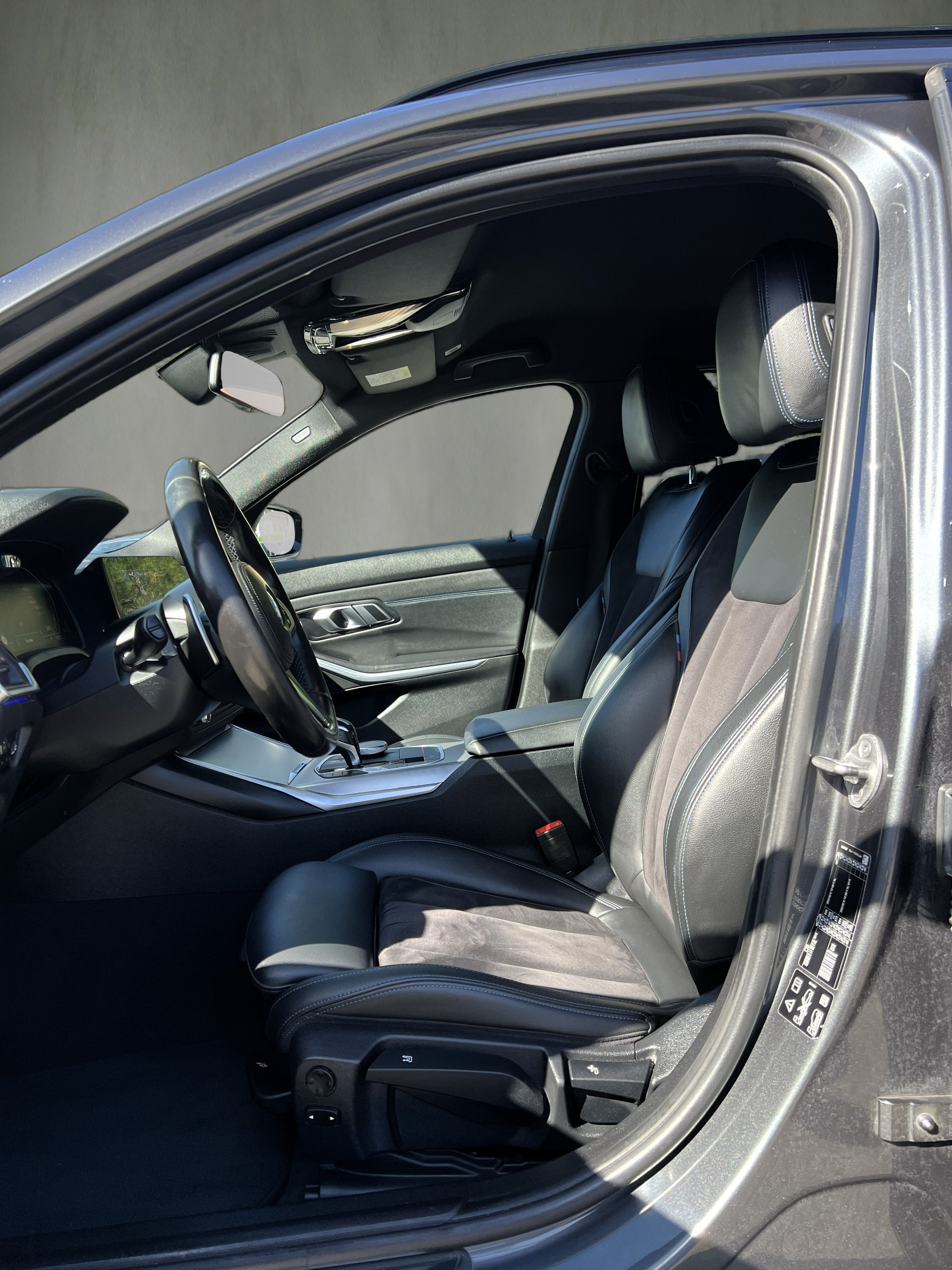 BMW 320d xDrive 48V Touring M Sport Steptronic-image-18
