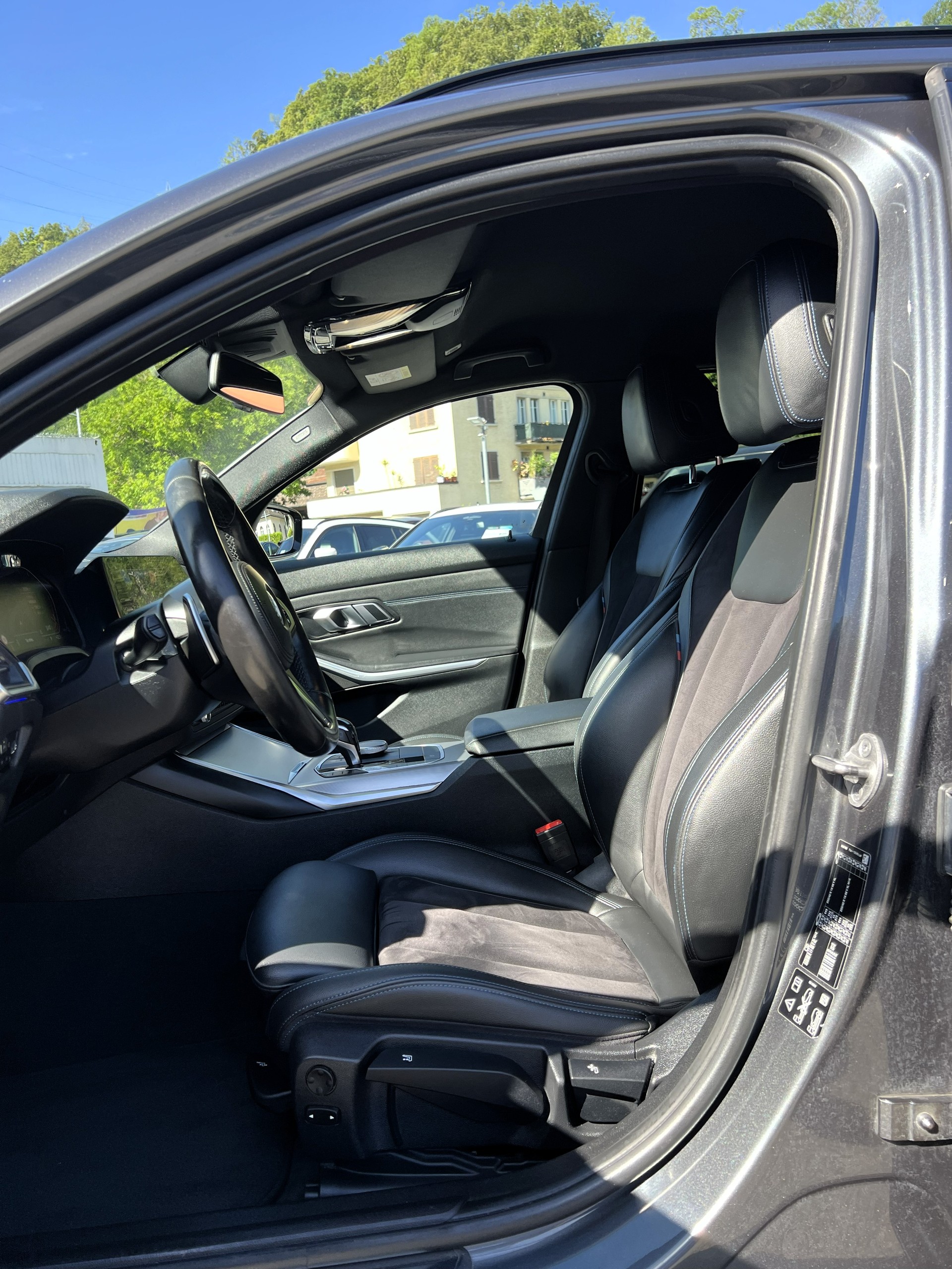 BMW 320d xDrive 48V Touring M Sport Steptronic-image-18