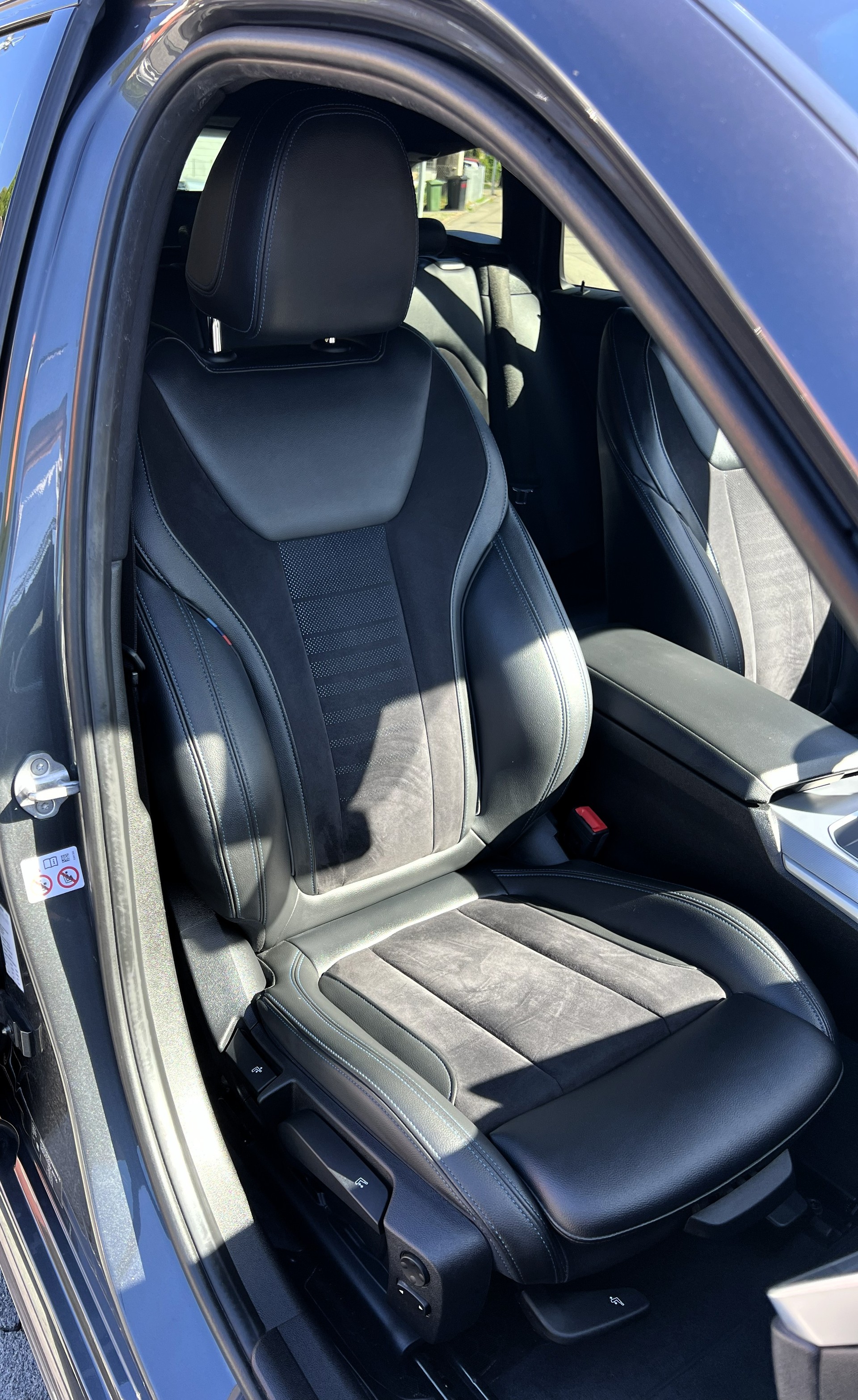 BMW 320d xDrive 48V Touring M Sport Steptronic-image-15