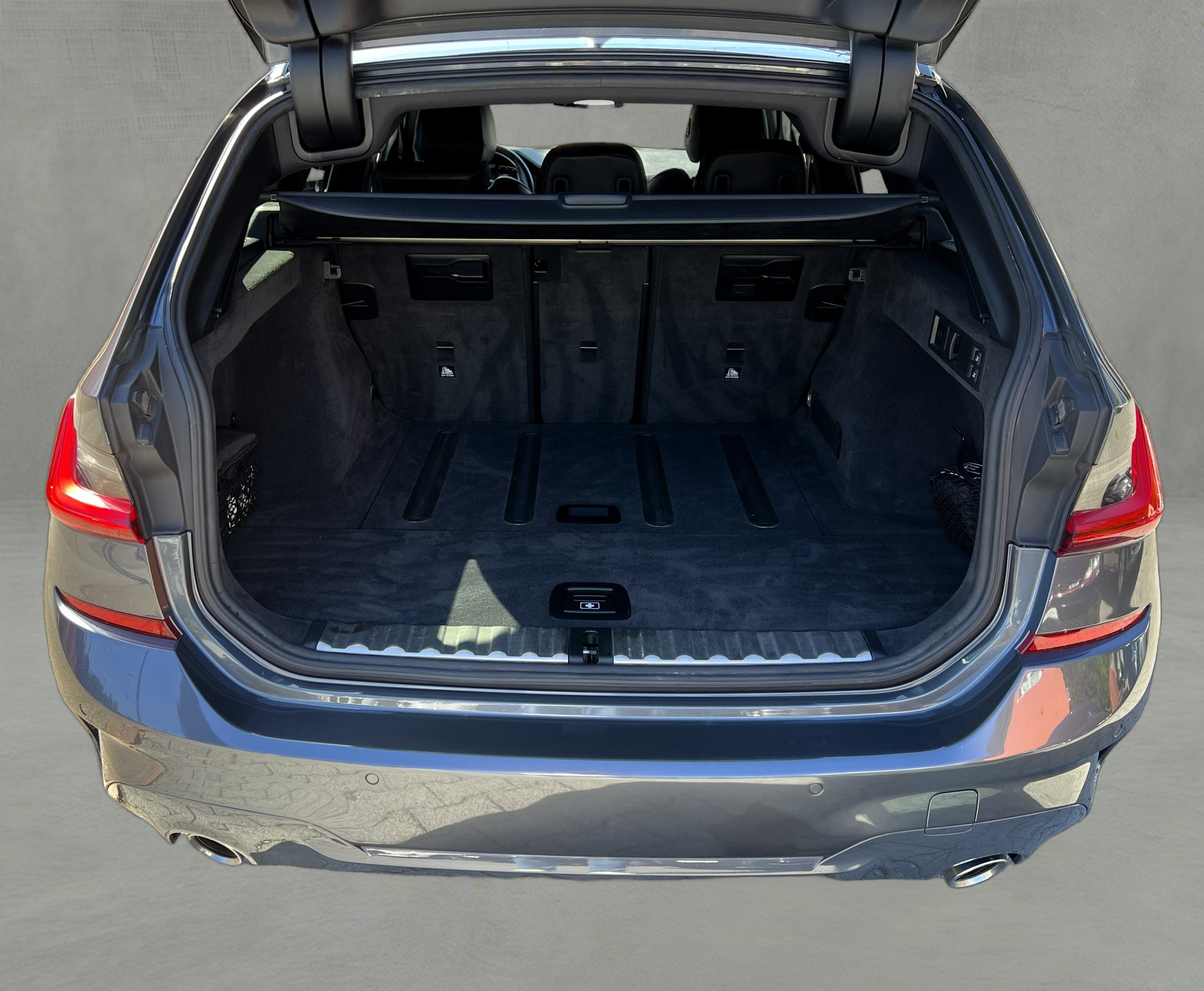 BMW 320d xDrive 48V Touring M Sport Steptronic-image-12