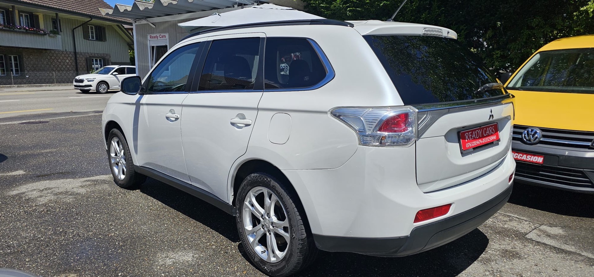 MITSUBISHI Outlander 2.2 DID Navigator Safety 4WD Automatic-image-4