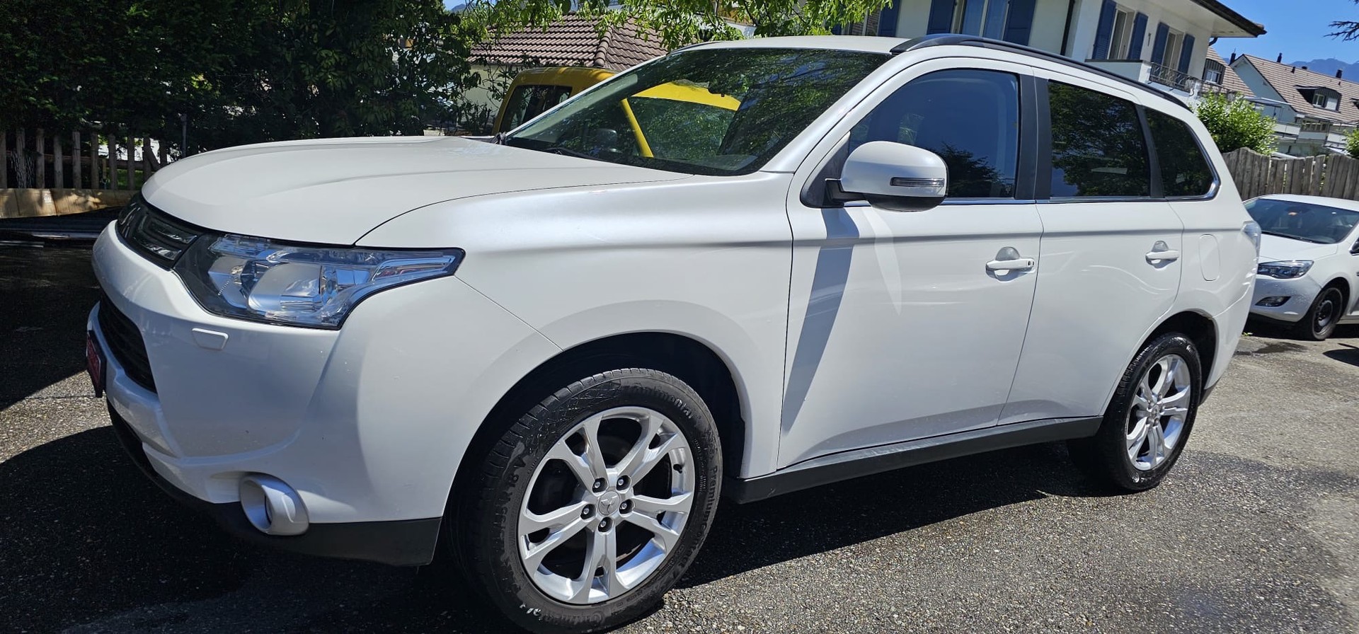 MITSUBISHI Outlander 2.2 DID Navigator Safety 4WD Automatic-image-2