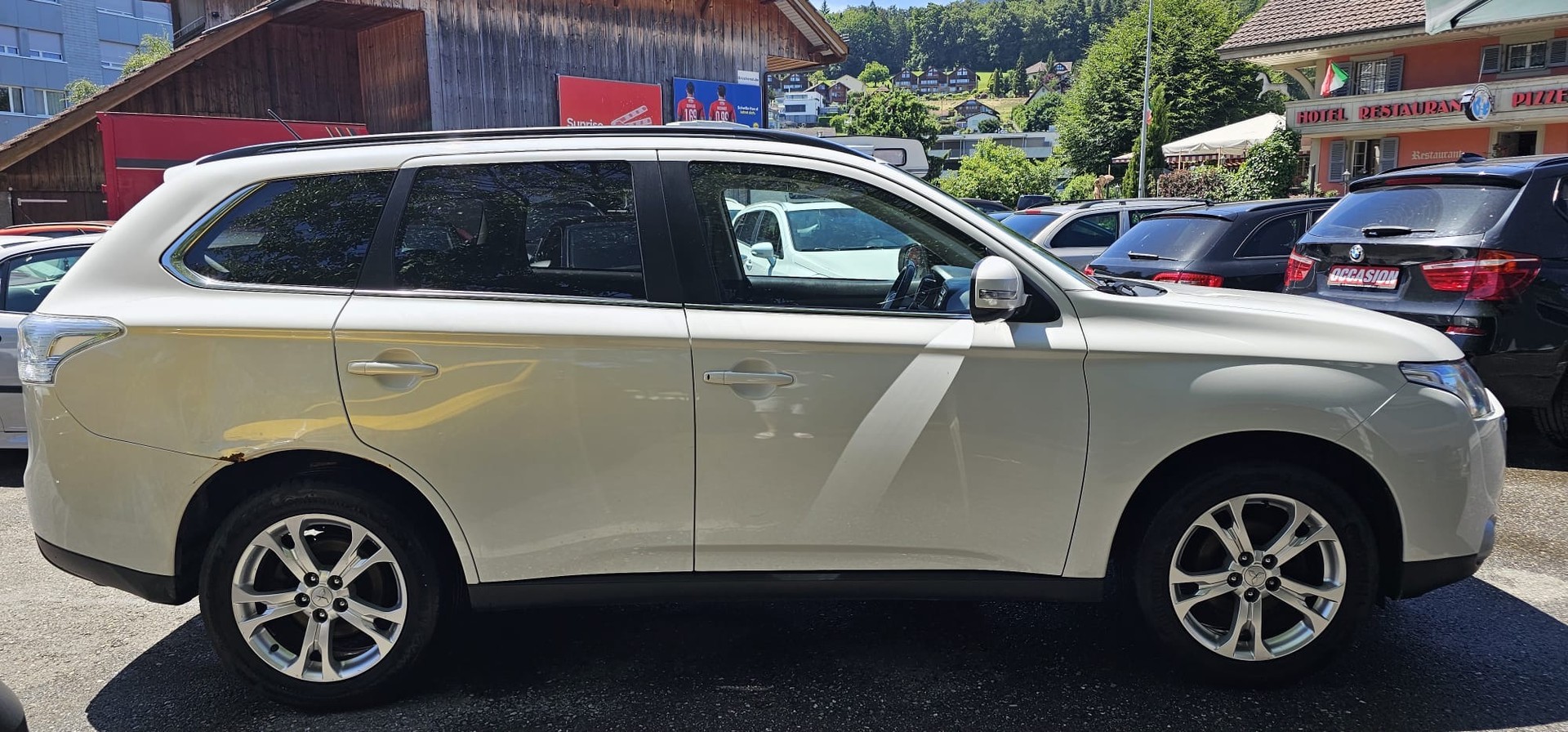 MITSUBISHI Outlander 2.2 DID Navigator Safety 4WD Automatic-image-5