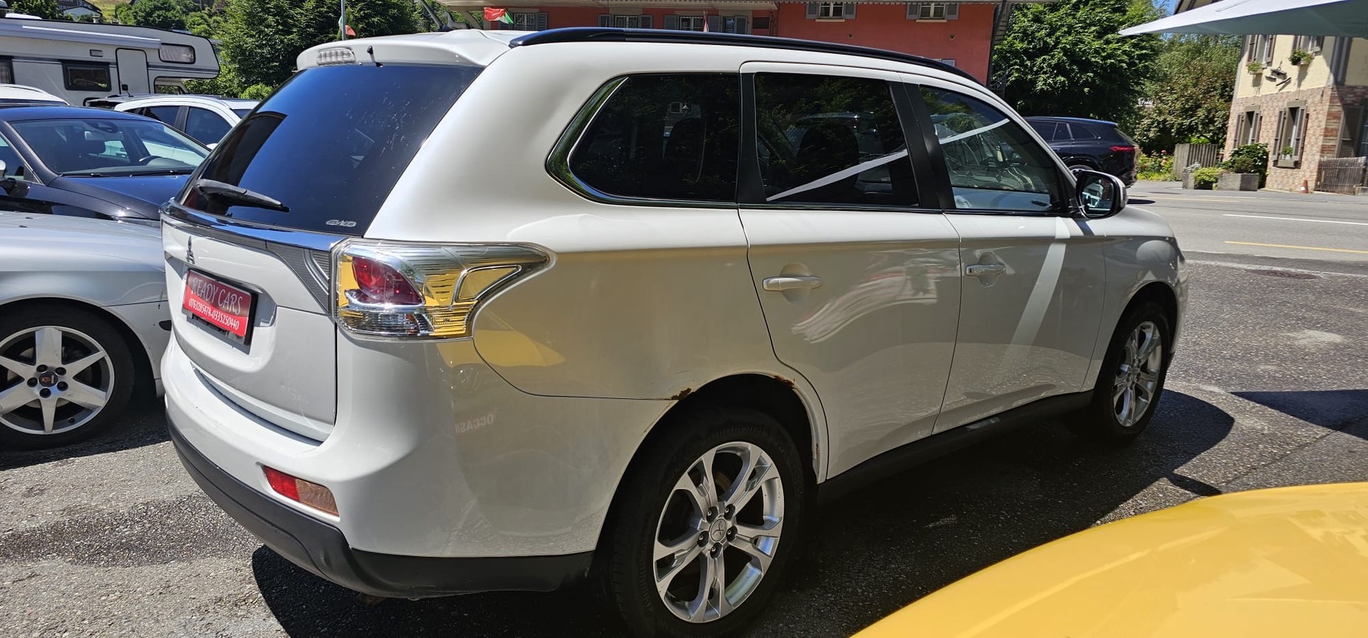 MITSUBISHI Outlander 2.2 DID Navigator Safety 4WD Automatic-image-3