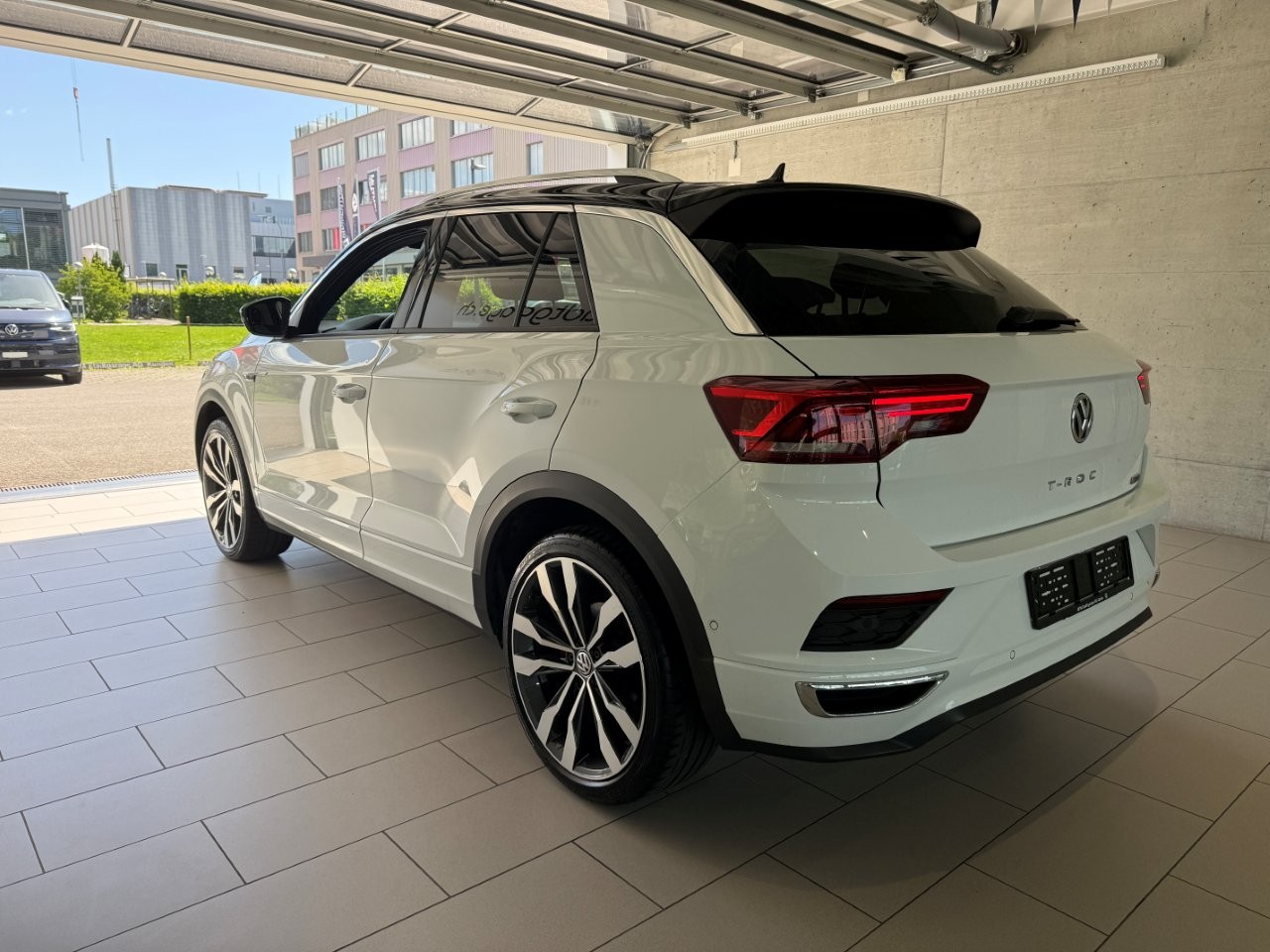 VW T-Roc 2.0 TSI Sport DSG 4Motion-image-1