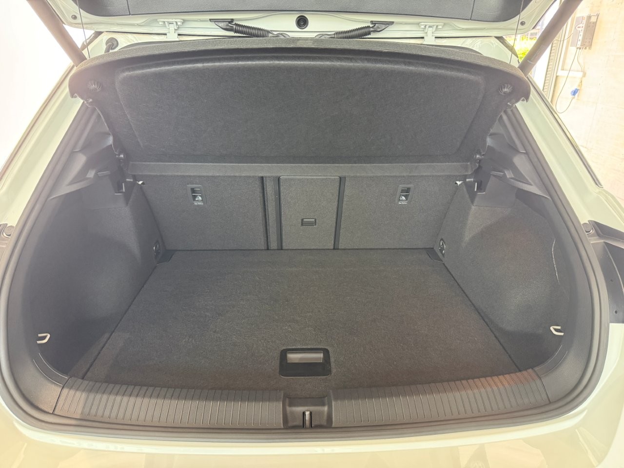 VW T-Roc 2.0 TSI Sport DSG 4Motion-image-6