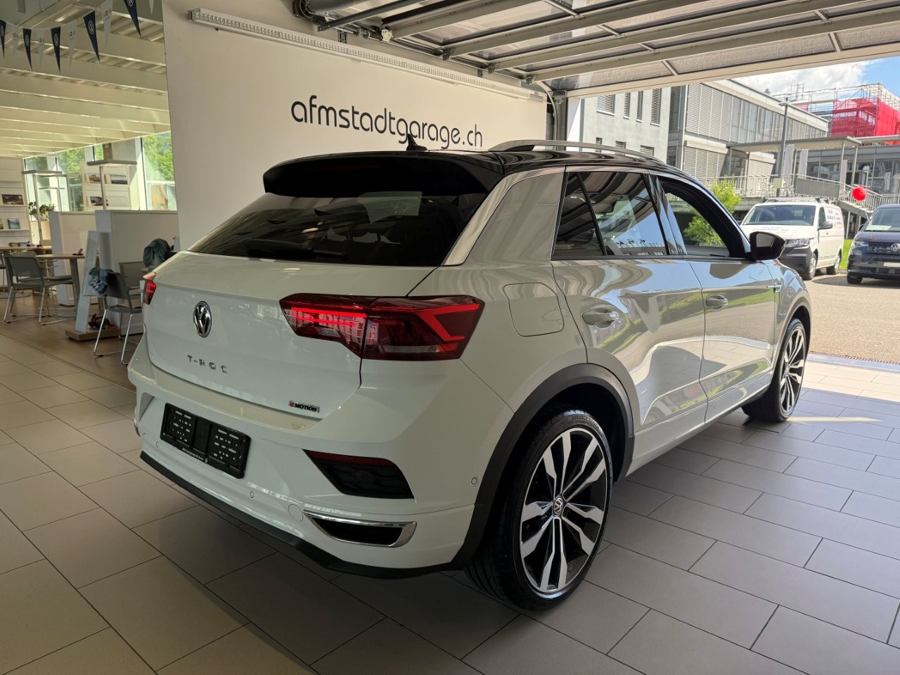 VW T-Roc 2.0 TSI Sport DSG 4Motion-image-2