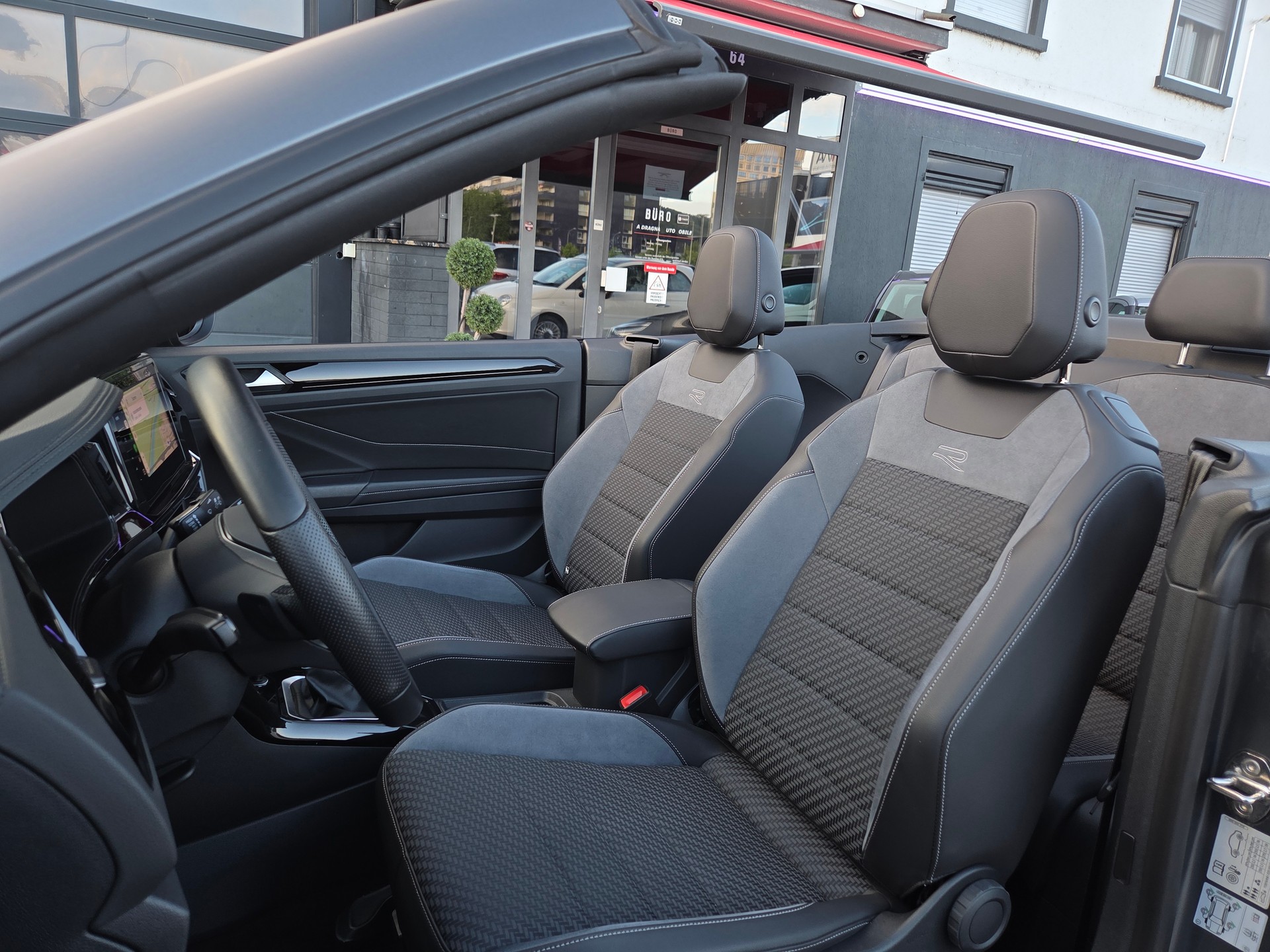 VW T-Roc Cabriolet 1.5 TSI EVO R-Line DSG-image-14