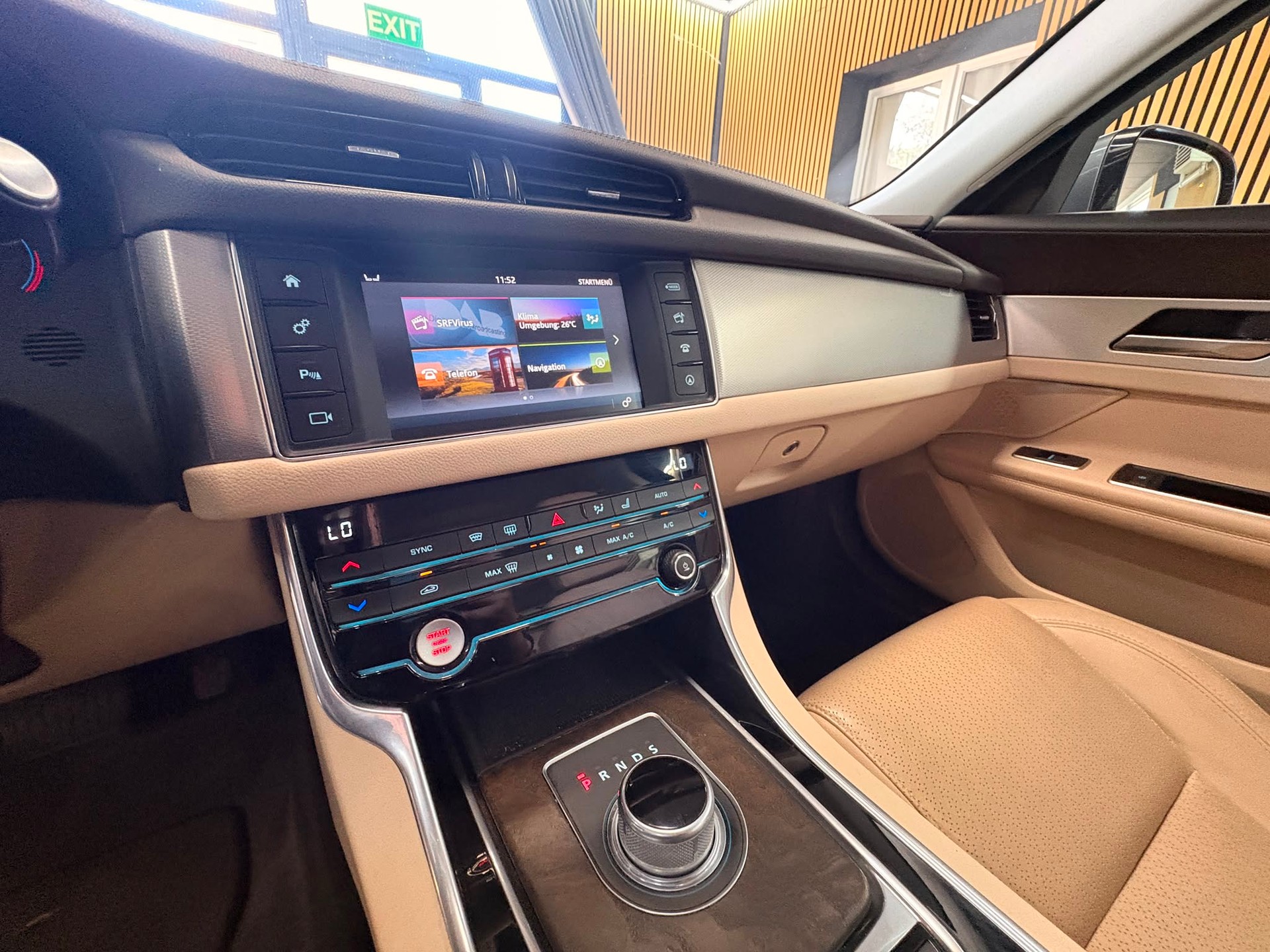 JAGUAR XF 20d R-Sport Automatic-image-12