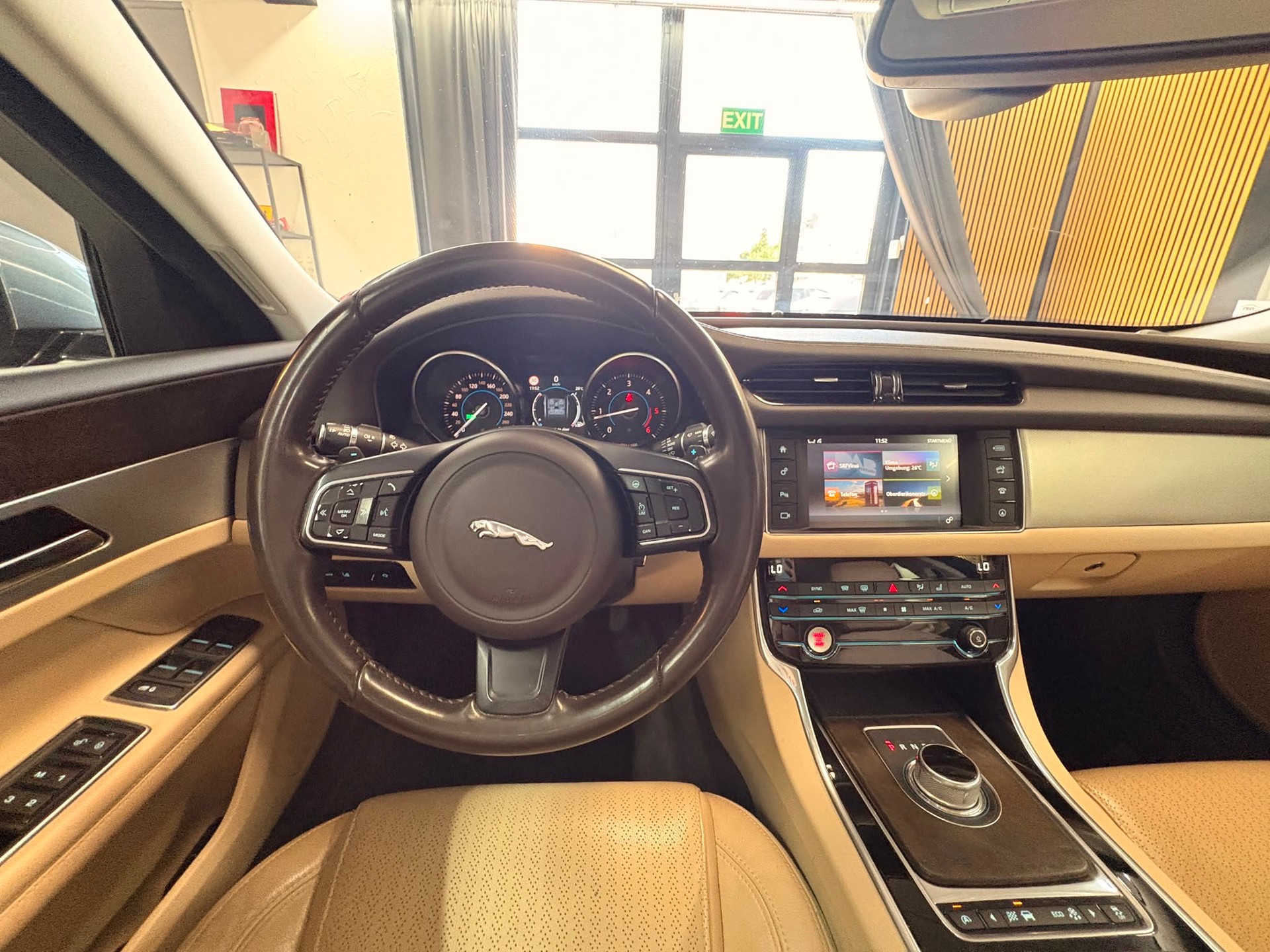 JAGUAR XF 20d R-Sport Automatic-image-10