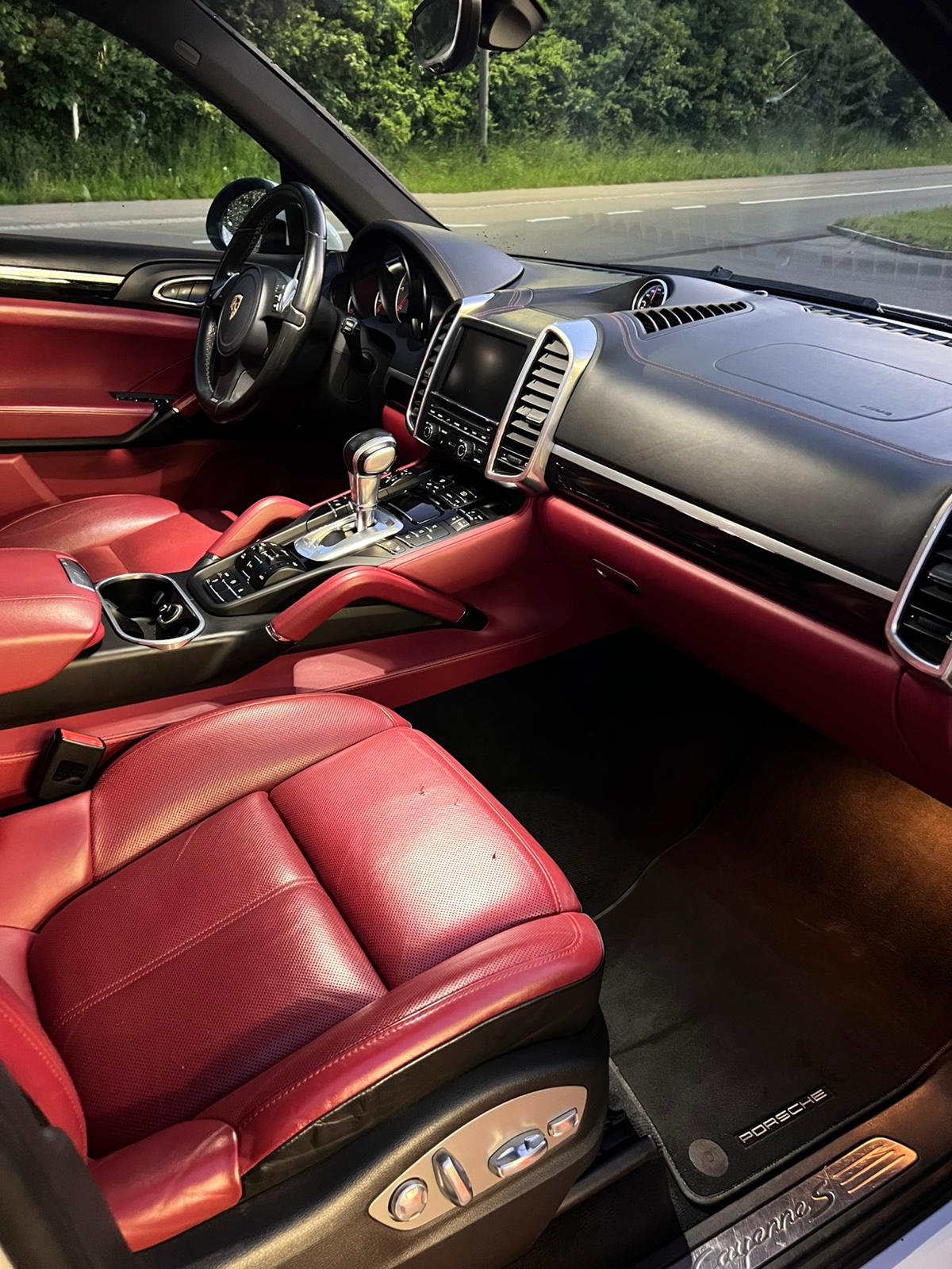 PORSCHE 4.2 V8 TDI S TipT-image-2