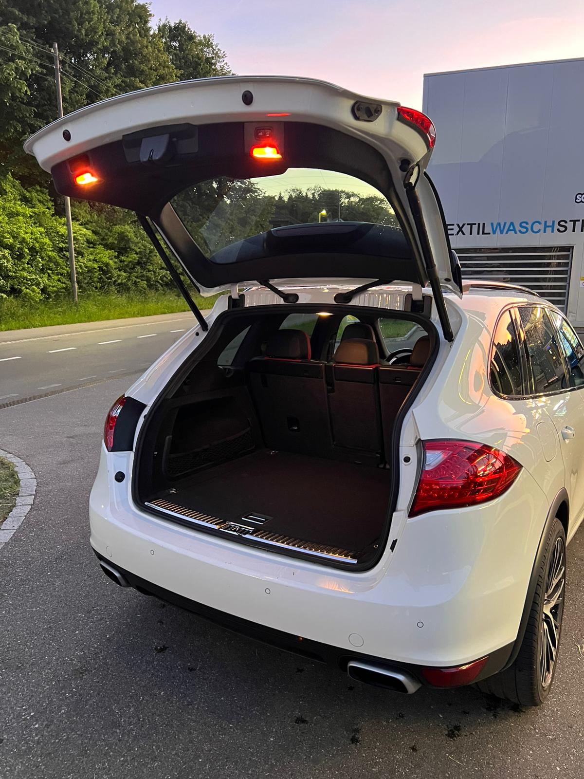 PORSCHE 4.2 V8 TDI S TipT-image-3