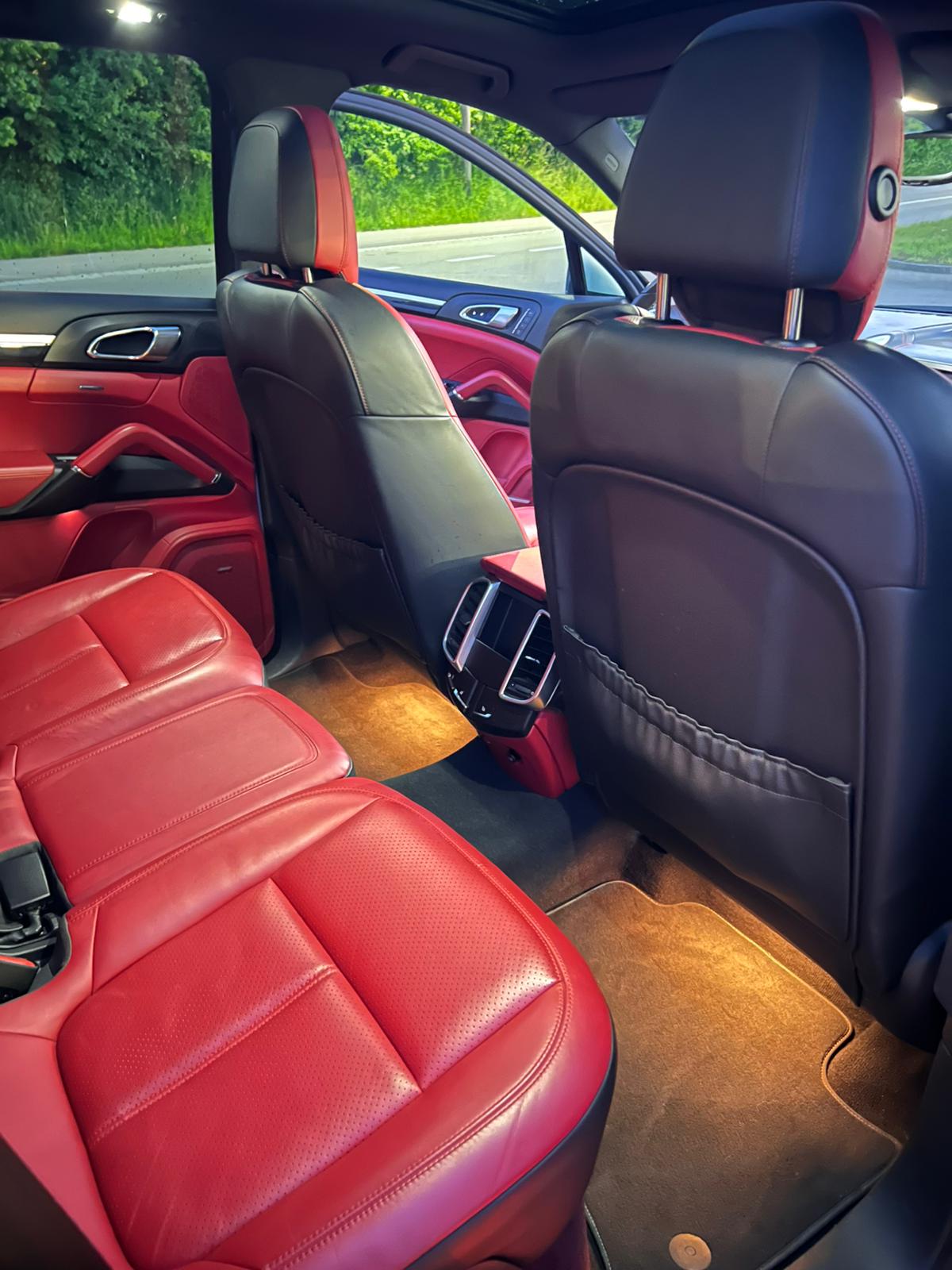 PORSCHE 4.2 V8 TDI S TipT-image-7