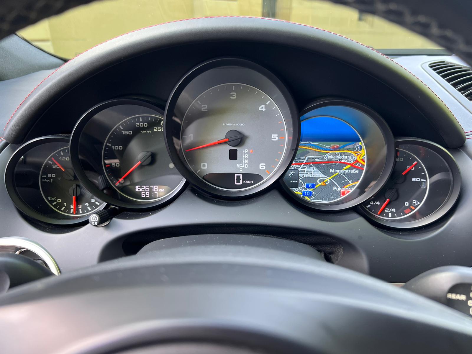 PORSCHE 4.2 V8 TDI S TipT-image-5