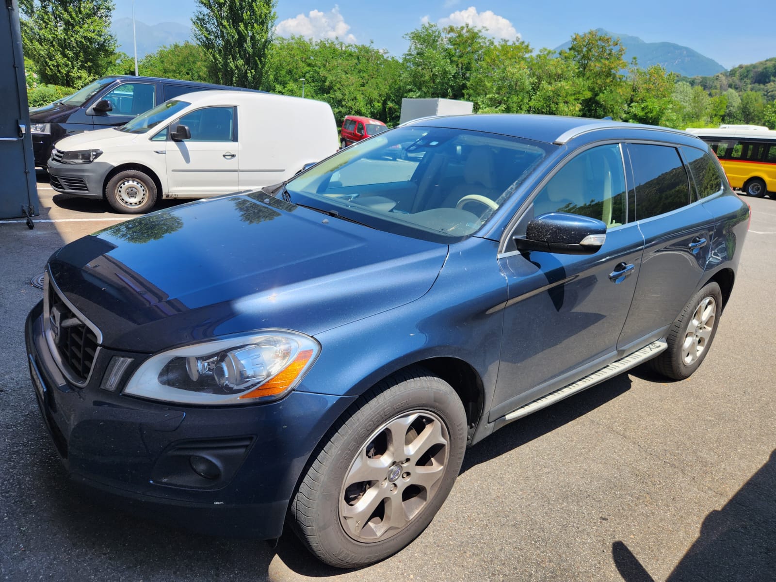 VOLVO XC60 D5 AWD Kinetic Geartronic-image-0
