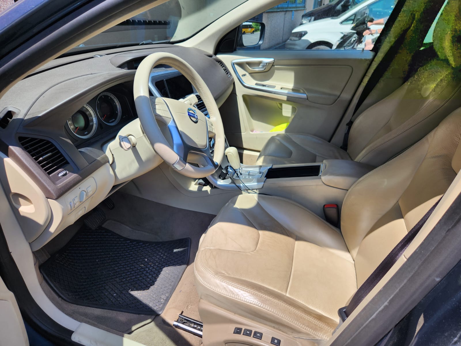 VOLVO XC60 D5 AWD Kinetic Geartronic-image-7