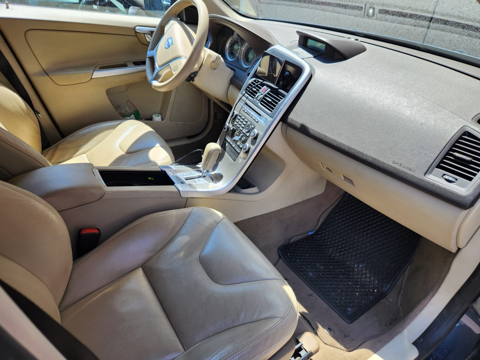 VOLVO XC60 D5 AWD Kinetic Geartronic-image-8
