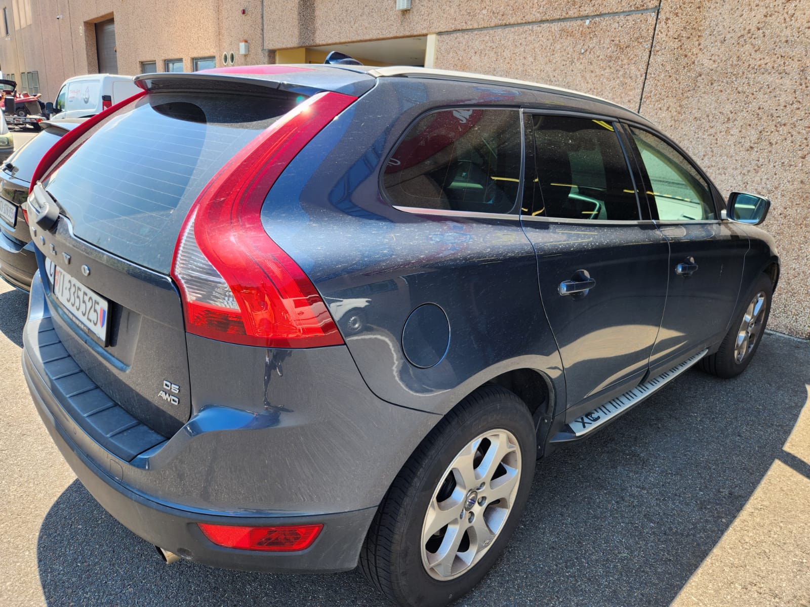 VOLVO XC60 D5 AWD Kinetic Geartronic-image-4