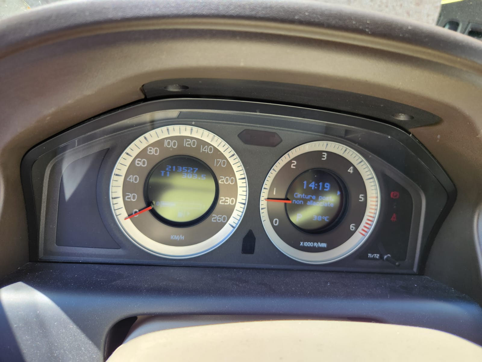 VOLVO XC60 D5 AWD Kinetic Geartronic-image-12