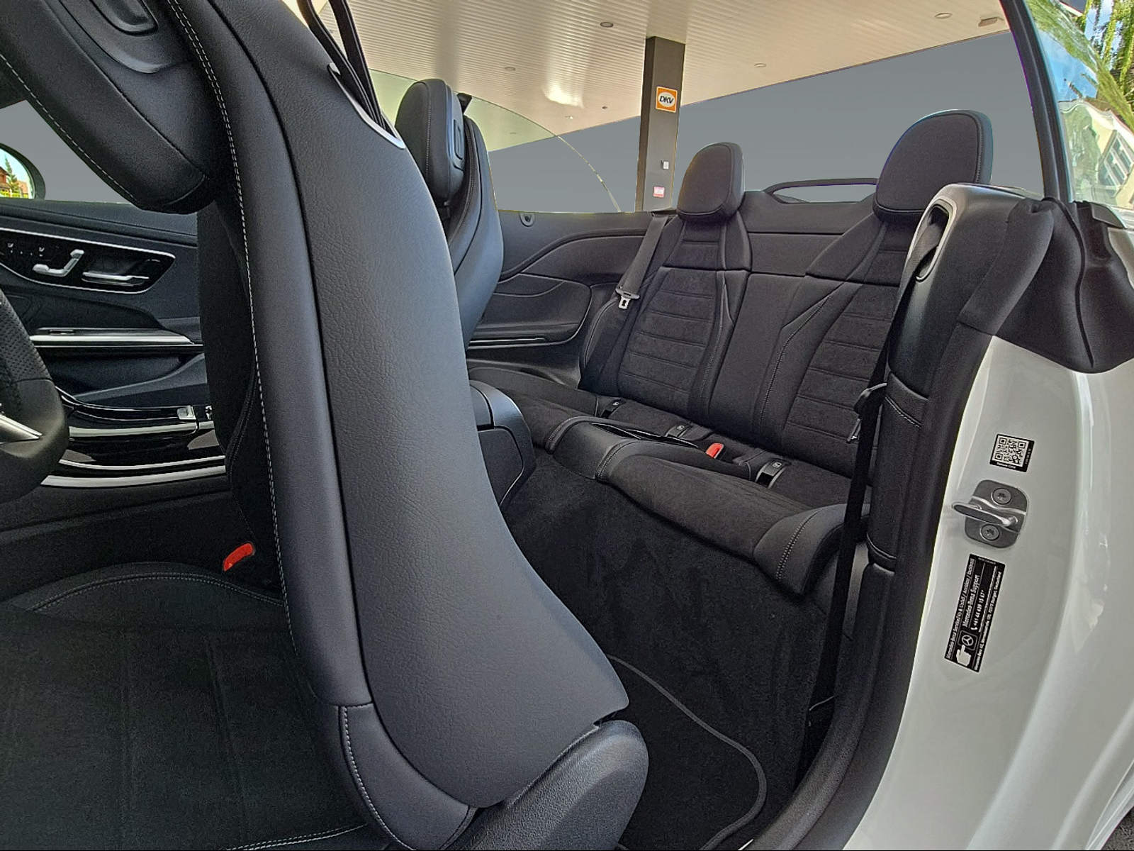 MERCEDES-BENZ CLE 200 4Matic Cabrio-image-10