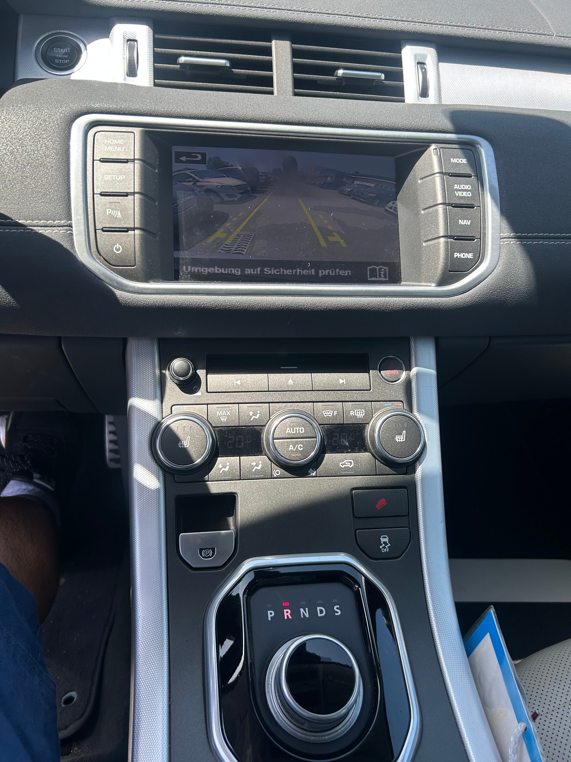 LAND ROVER Range Rover Evoque 2.2 SD4 Pure AT9-image-3