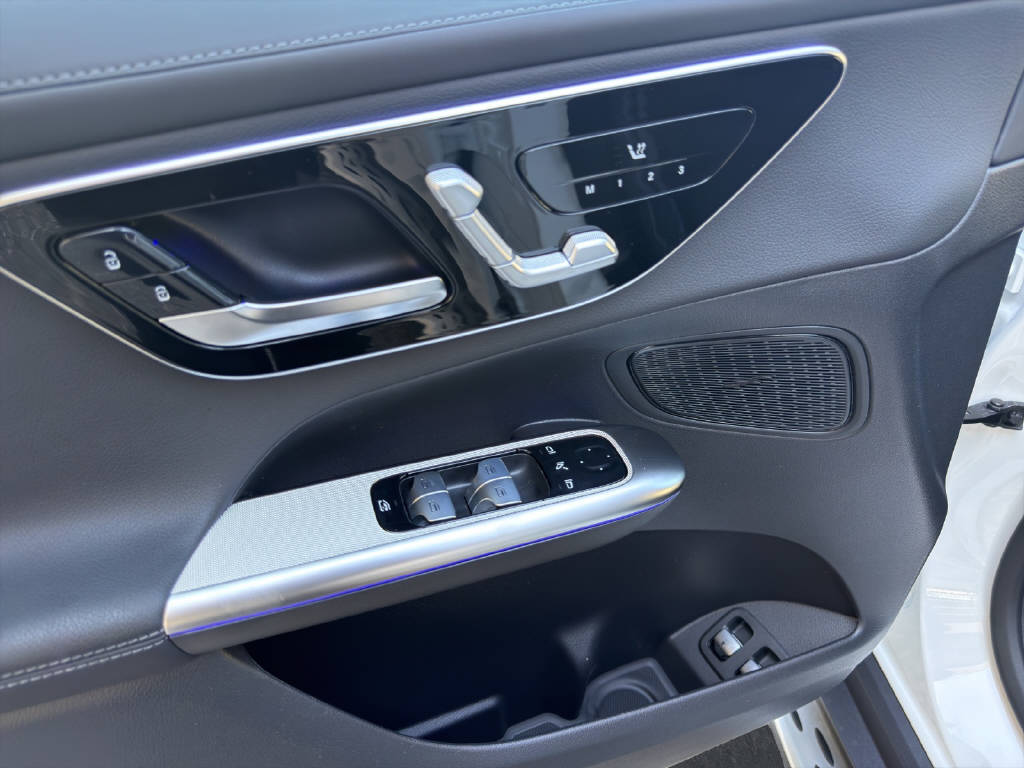 MERCEDES-BENZ GLC 300 e AMG Line 4matic-image-10