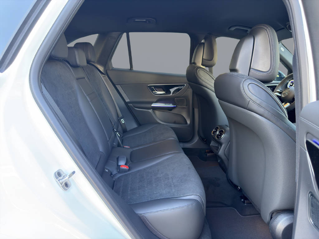 MERCEDES-BENZ GLC 300 e AMG Line 4matic-image-12
