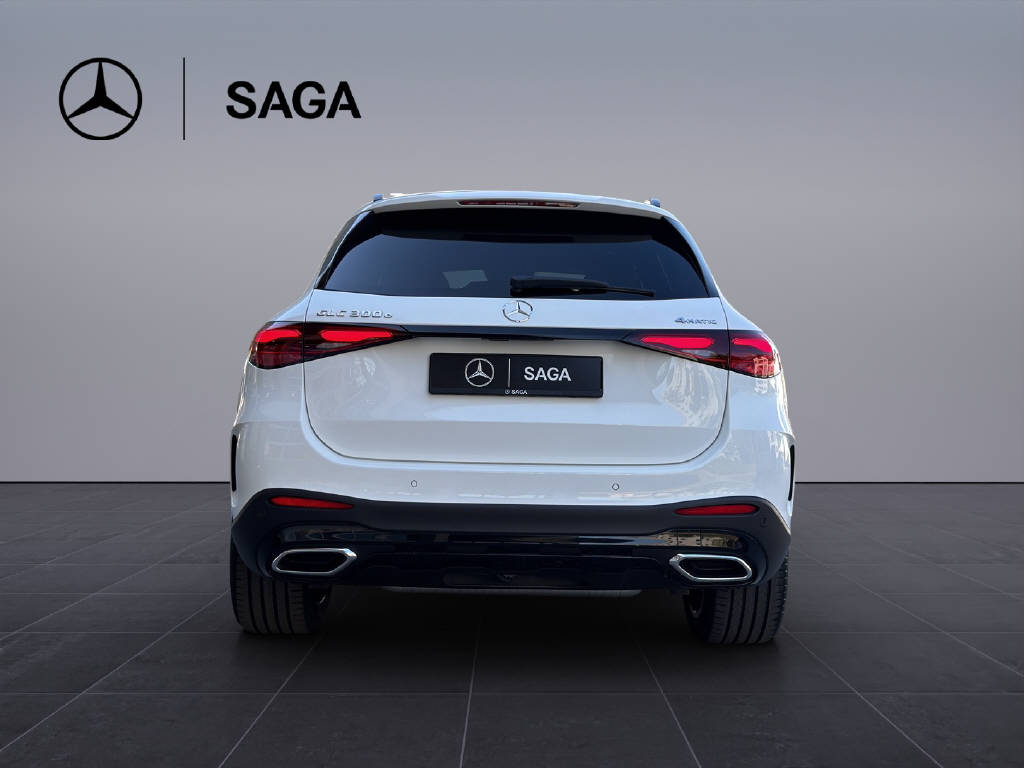 MERCEDES-BENZ GLC 300 e AMG Line 4matic-image-4