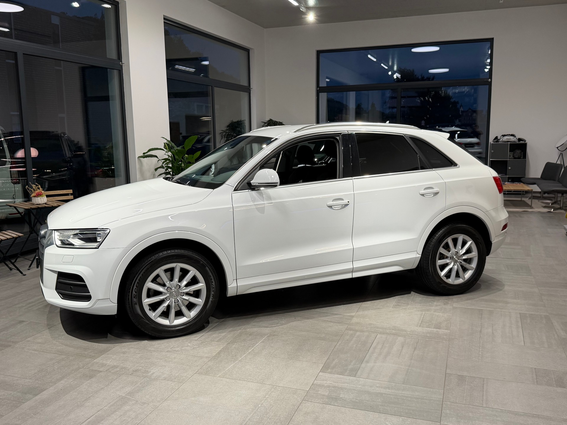 AUDI Q3 2.0 TDI sport quattro S-tronic-image-5