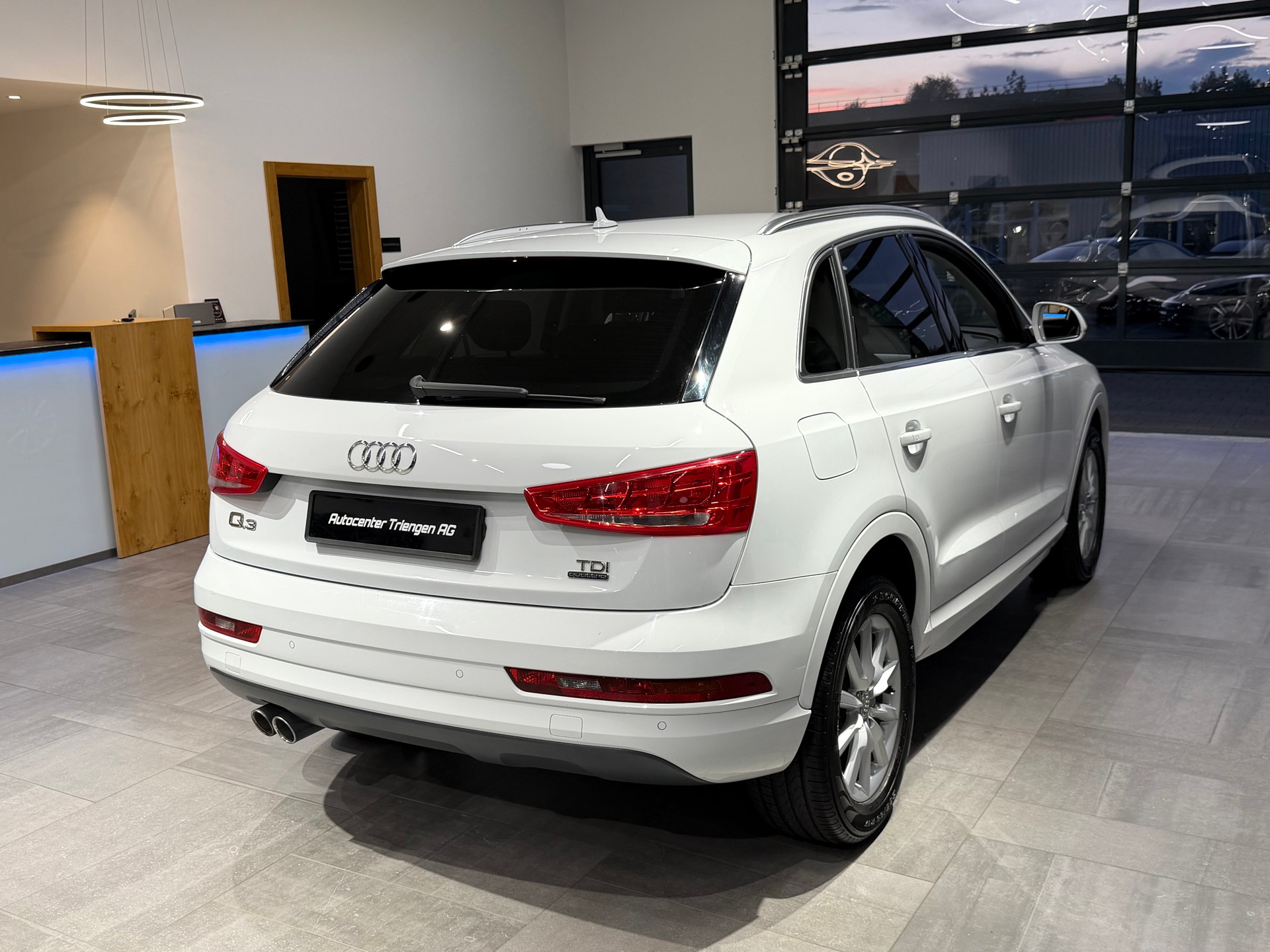 AUDI Q3 2.0 TDI sport quattro S-tronic-image-8